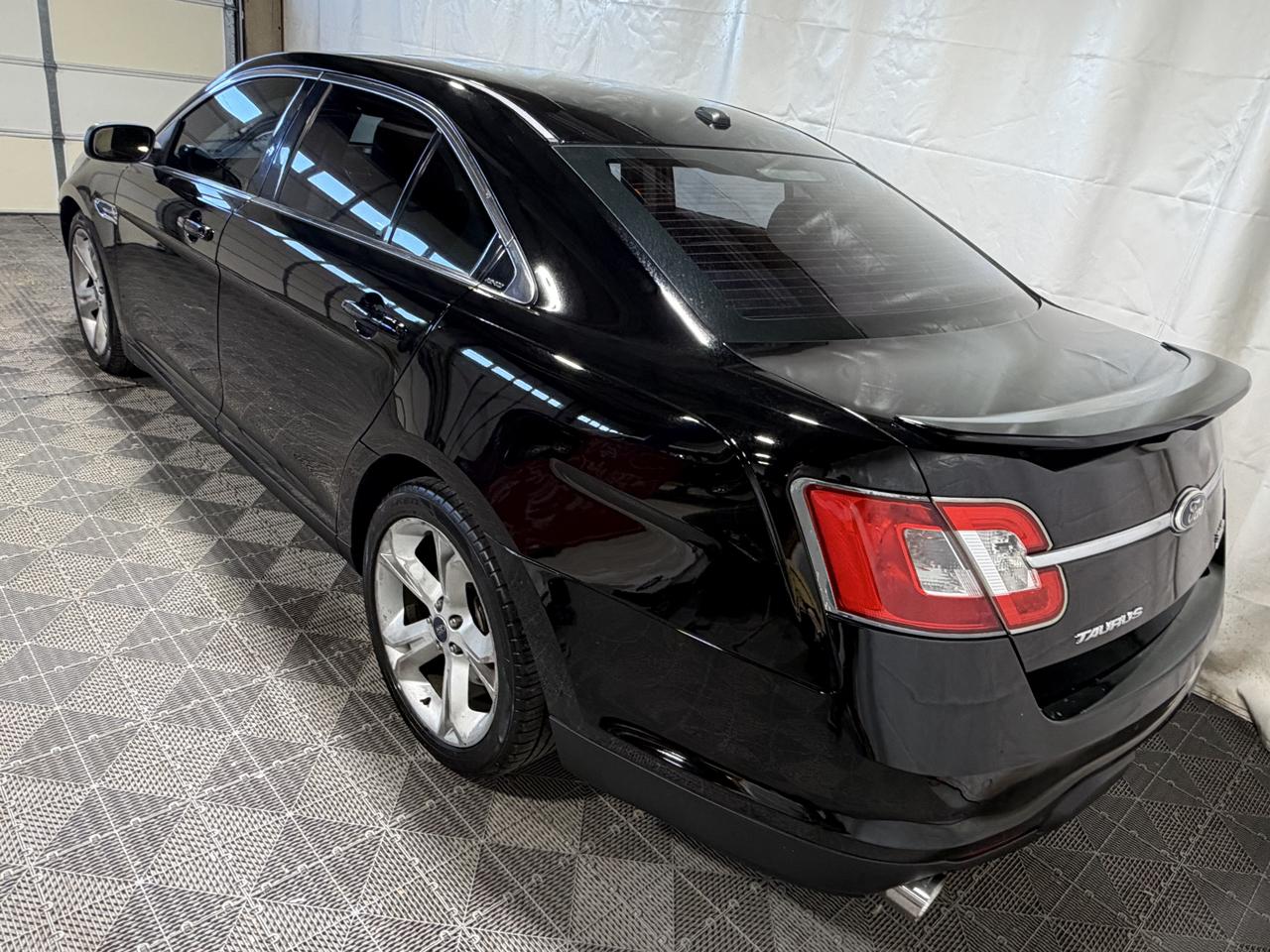 Ford Taurus 4dr Sdn SHO AWD 2012