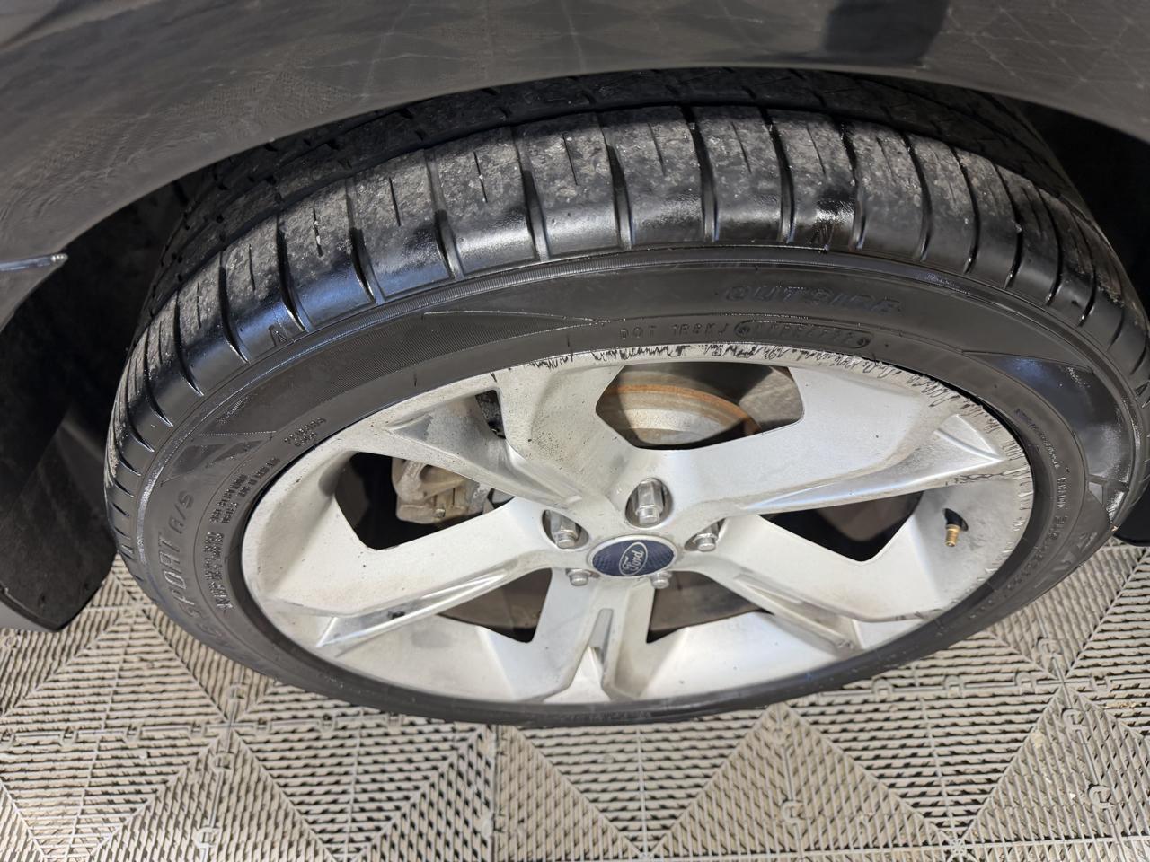 Ford Taurus 4dr Sdn SHO AWD 2012