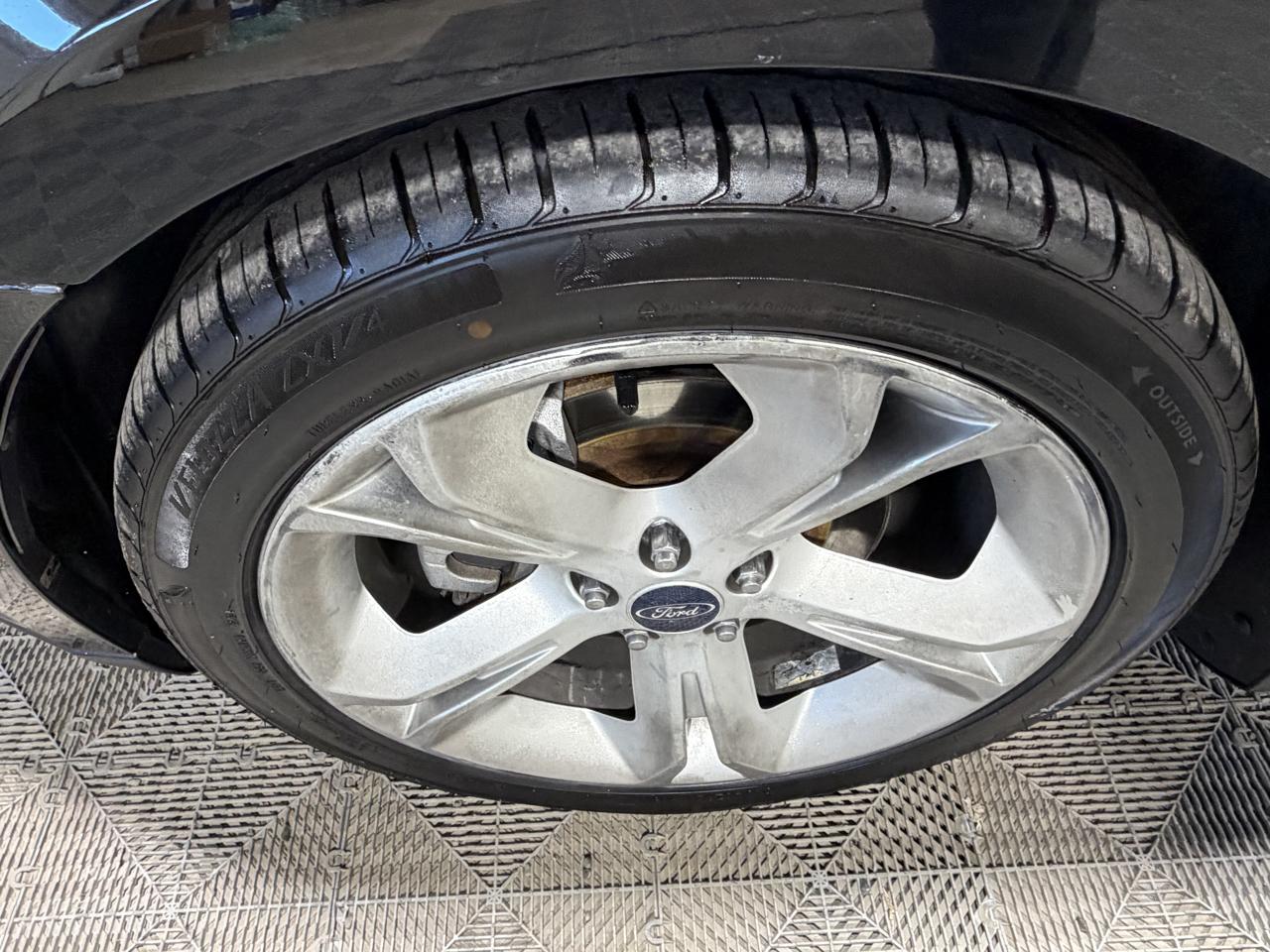 Ford Taurus 4dr Sdn SHO AWD 2012