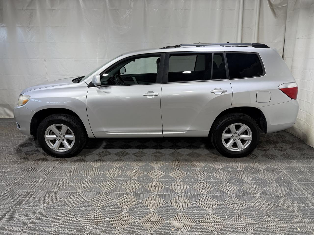 Toyota Highlander FWD 4dr L4 Base (Natl) 2010
