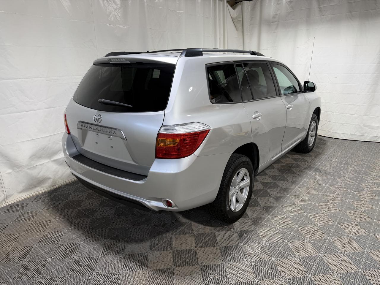 Toyota Highlander FWD 4dr L4 Base (Natl) 2010