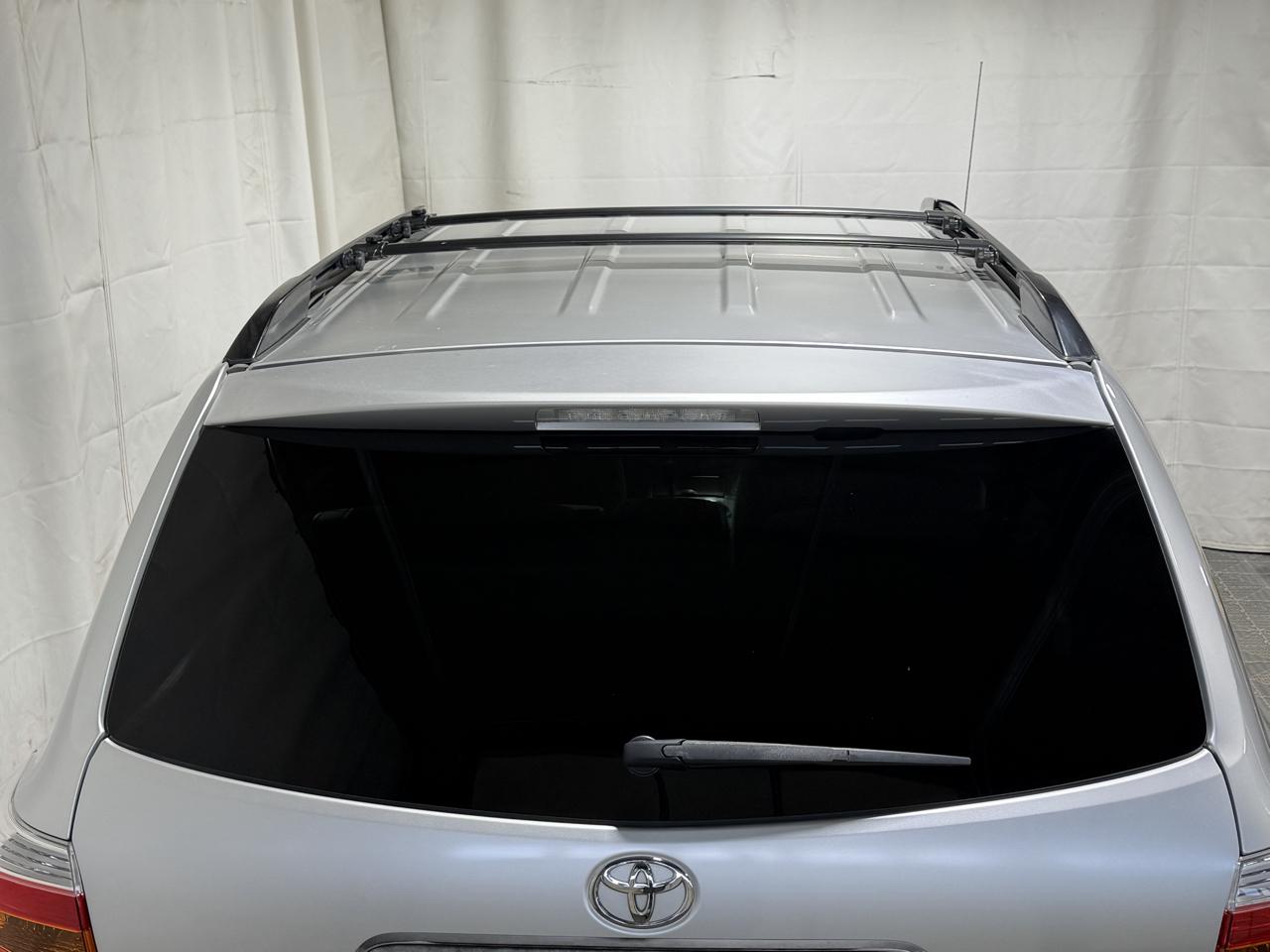 Toyota Highlander FWD 4dr L4 Base (Natl) 2010