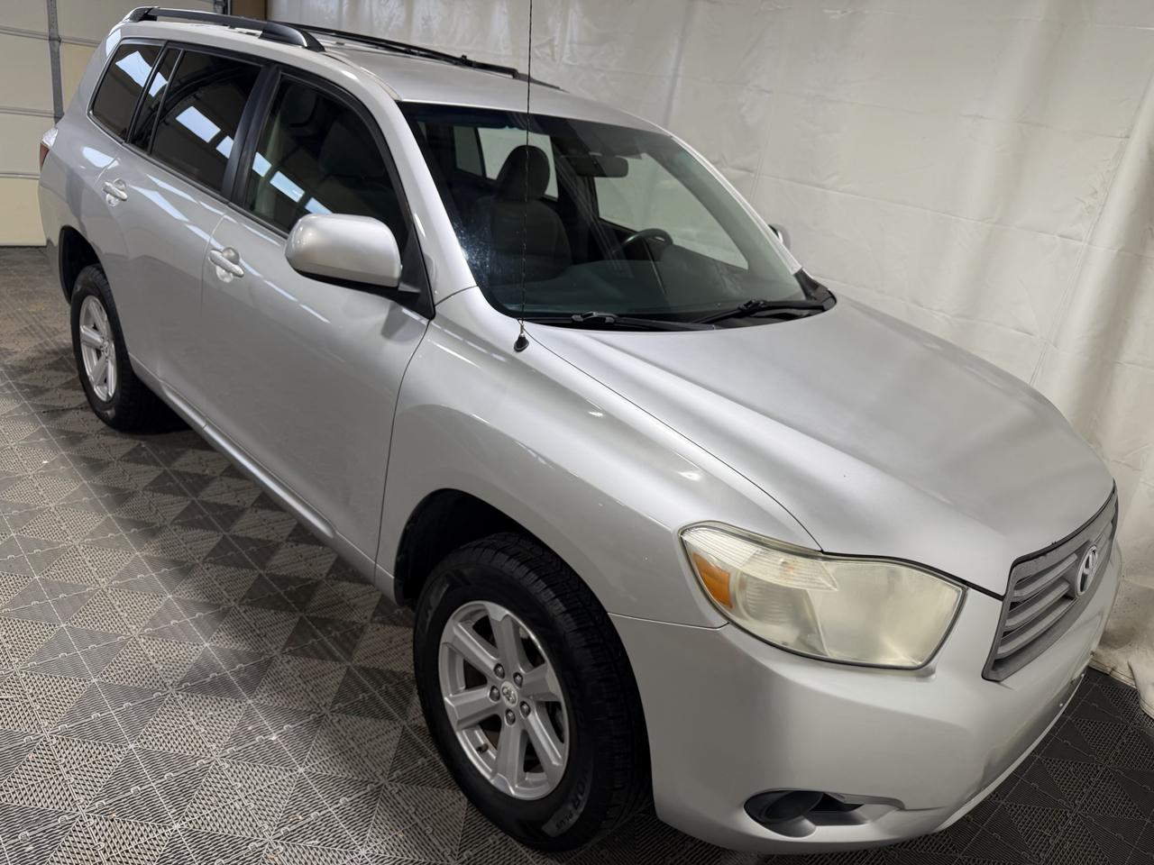 Toyota Highlander FWD 4dr L4 Base (Natl) 2010