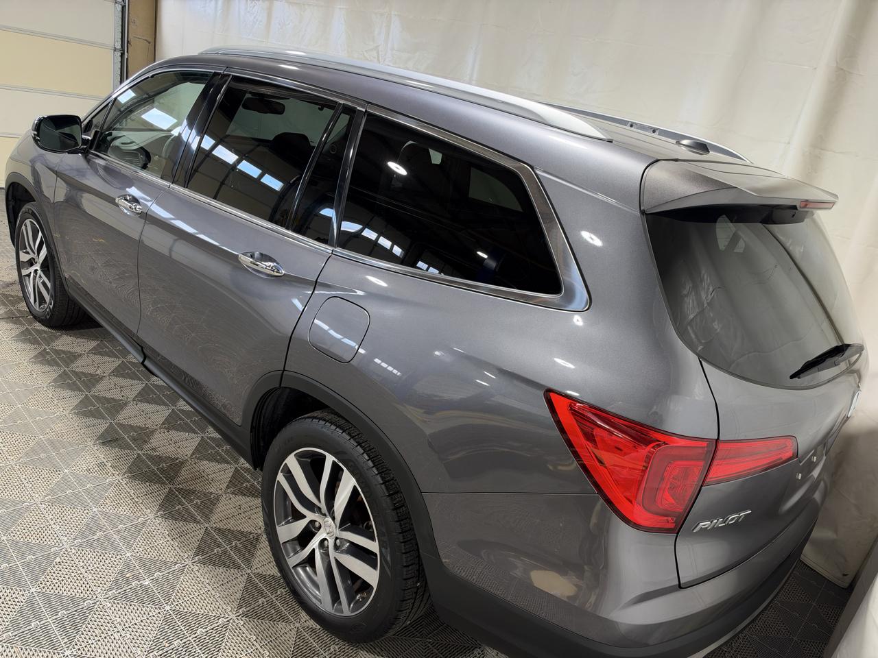 Honda Pilot 2WD 4dr Touring w/RES & Navi 2016