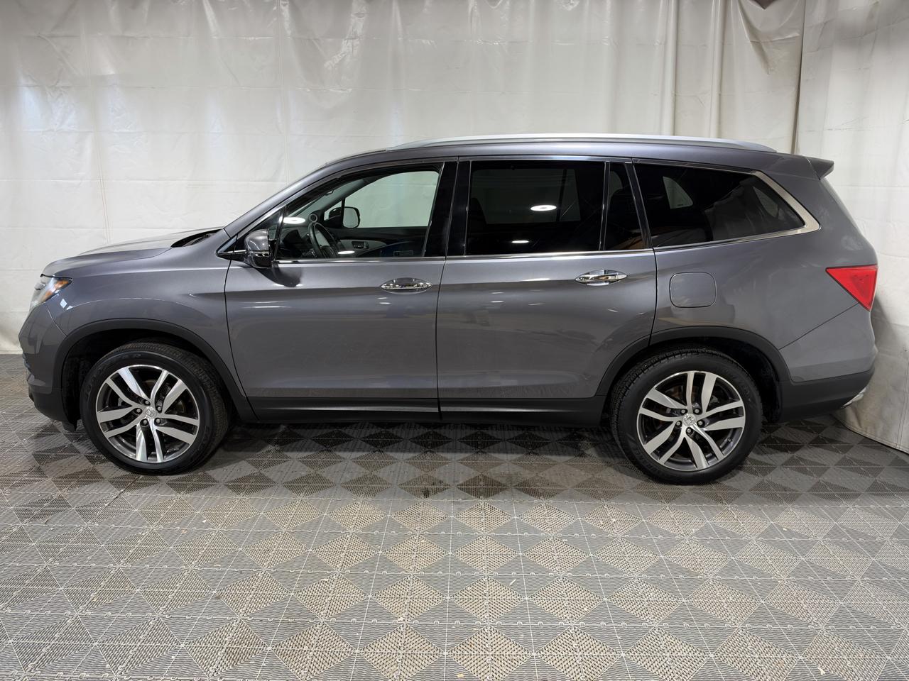 Honda Pilot 2WD 4dr Touring w/RES & Navi 2016