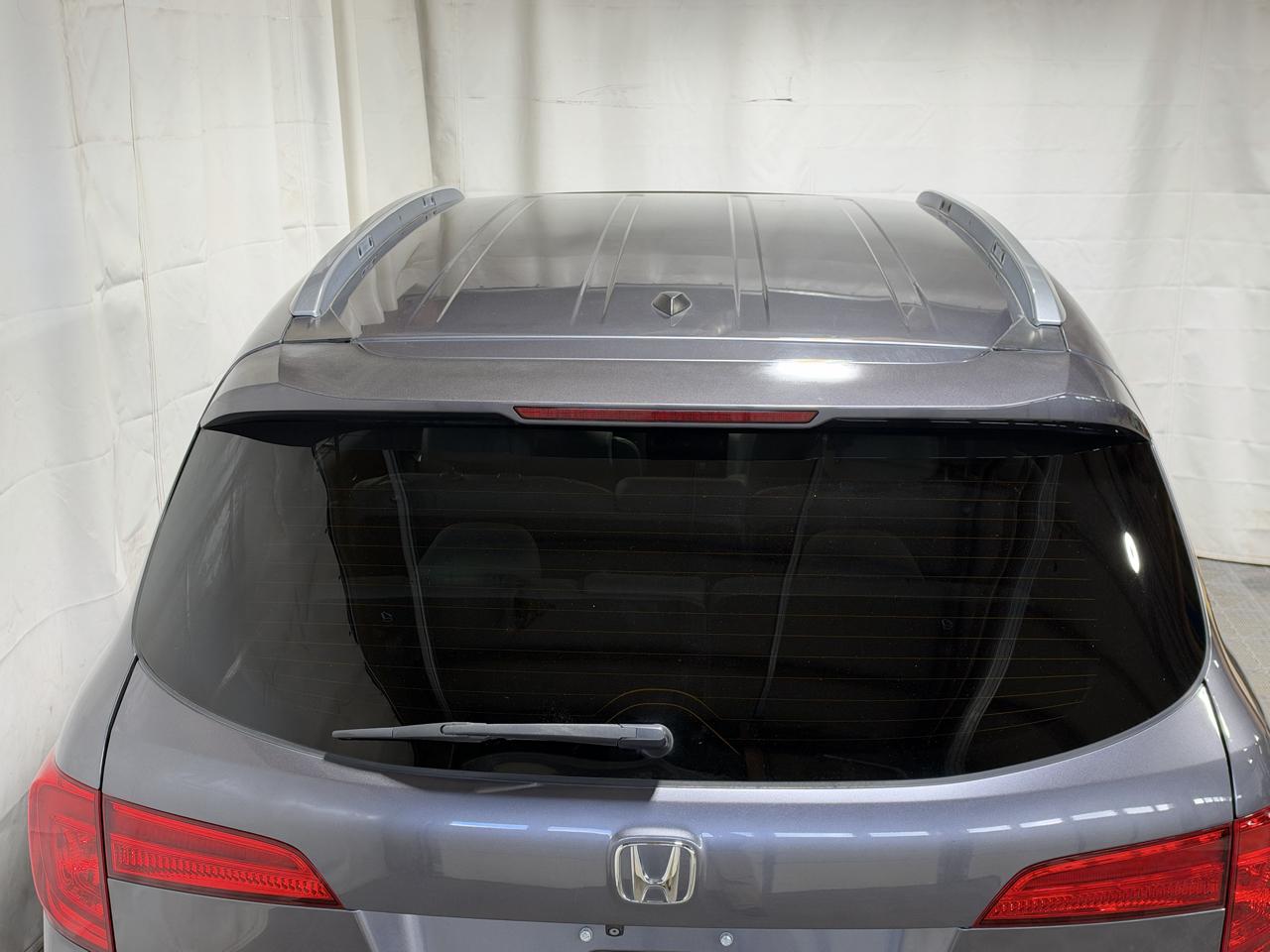 Honda Pilot 2WD 4dr Touring w/RES & Navi 2016