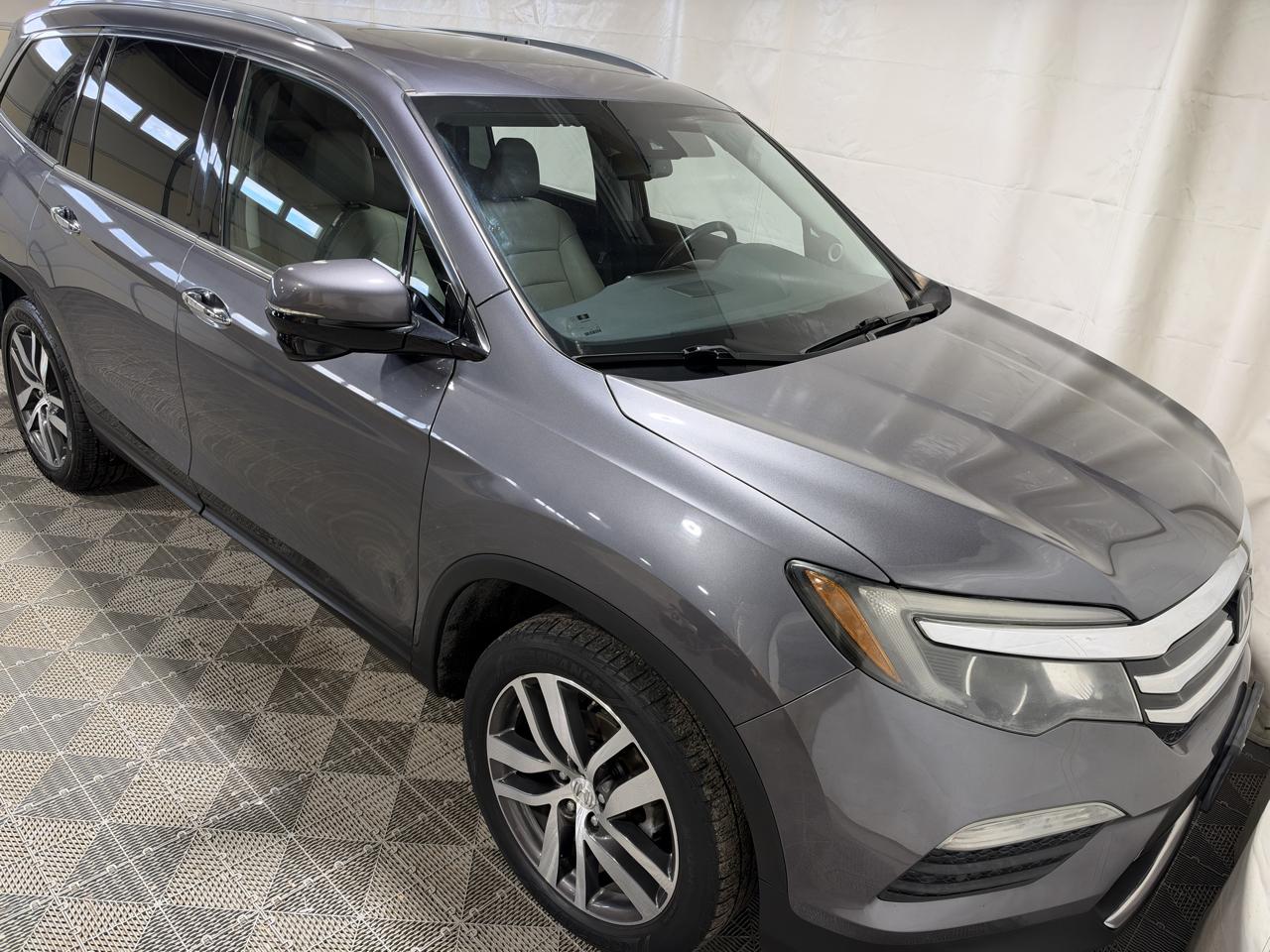 Honda Pilot 2WD 4dr Touring w/RES & Navi 2016