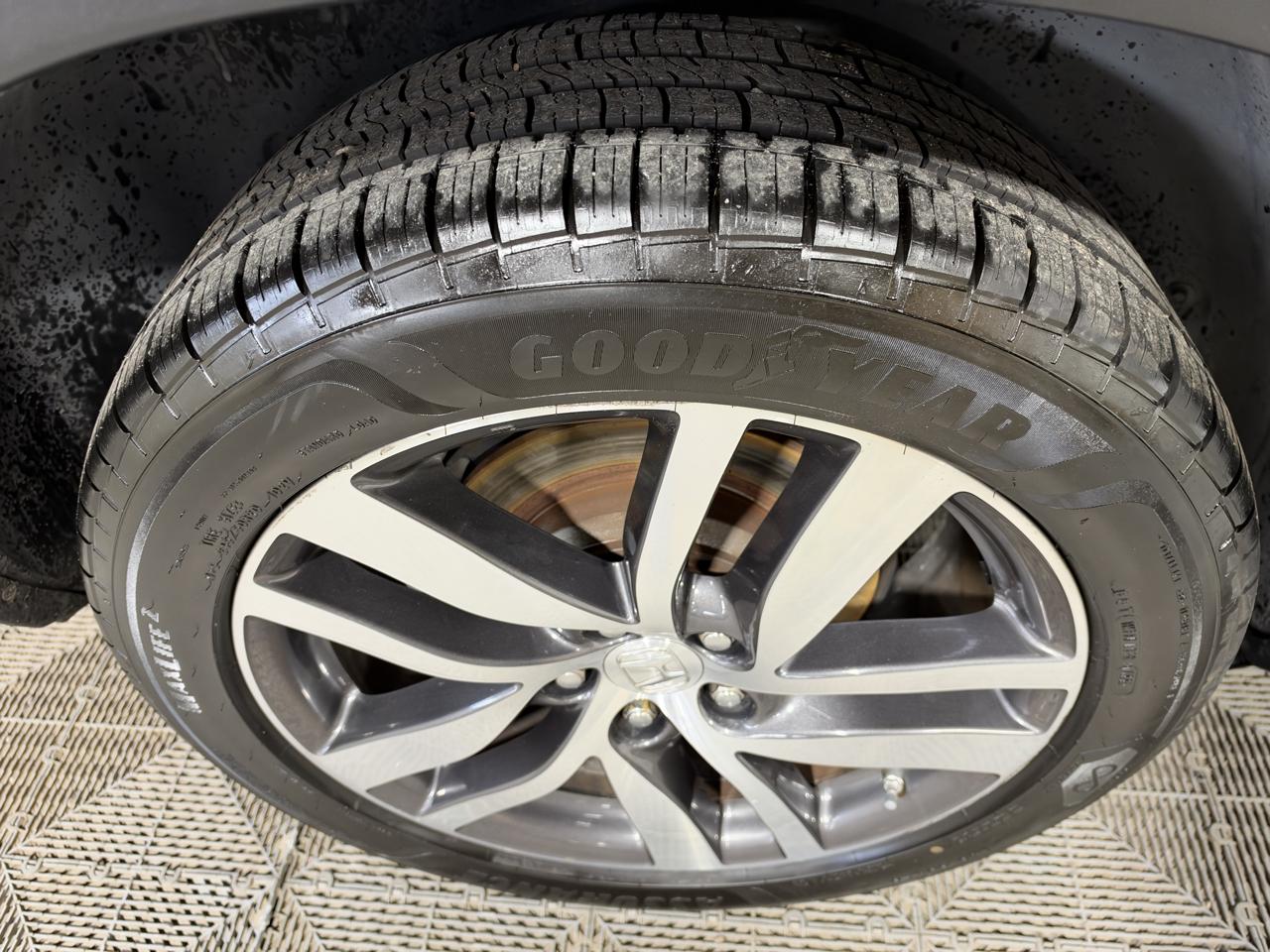 Honda Pilot 2WD 4dr Touring w/RES & Navi 2016