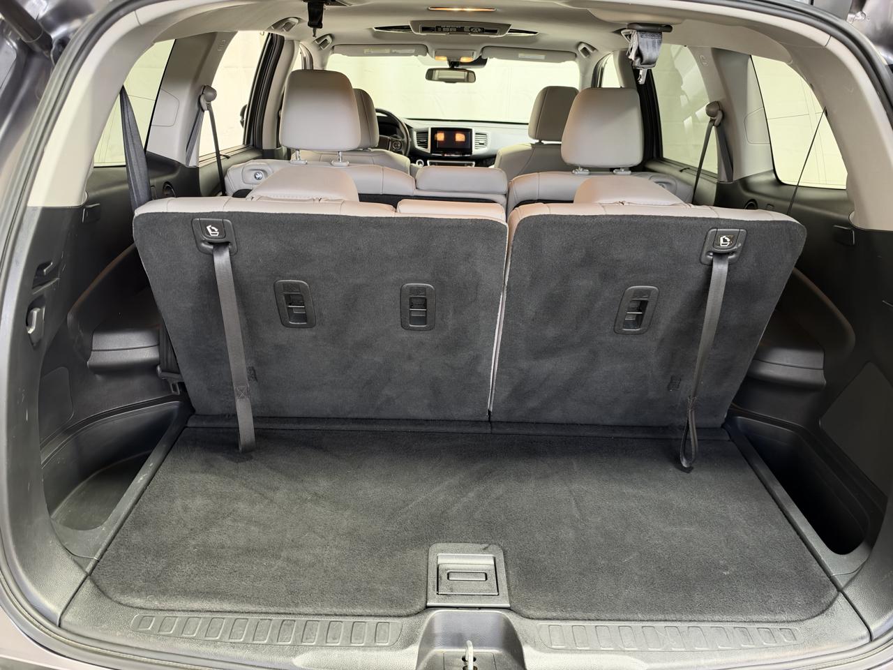 Honda Pilot 2WD 4dr Touring w/RES & Navi 2016