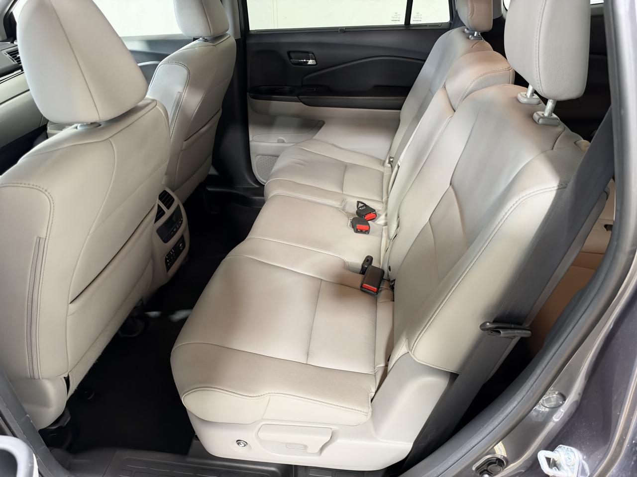 Honda Pilot 2WD 4dr Touring w/RES & Navi 2016
