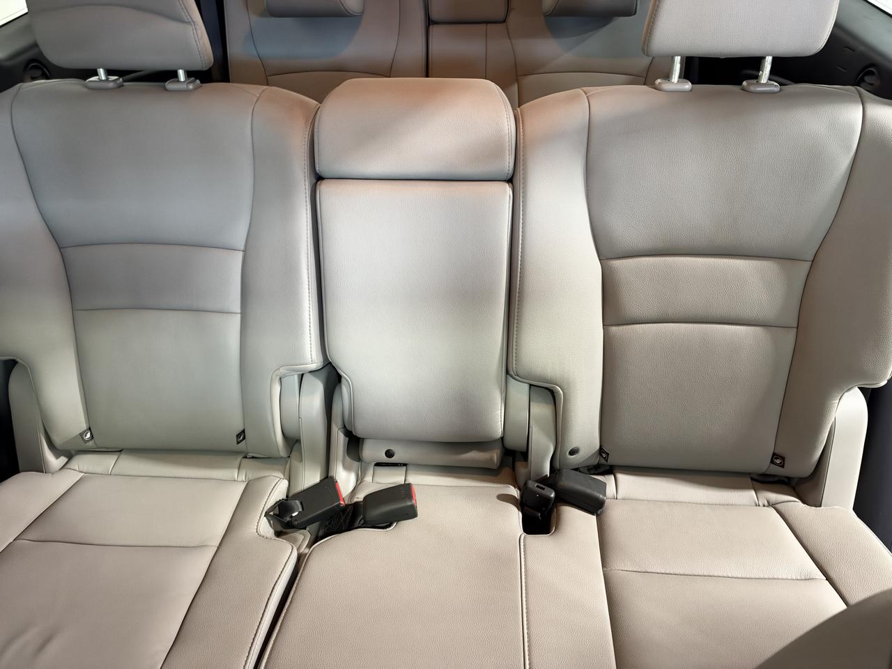 Honda Pilot 2WD 4dr Touring w/RES & Navi 2016