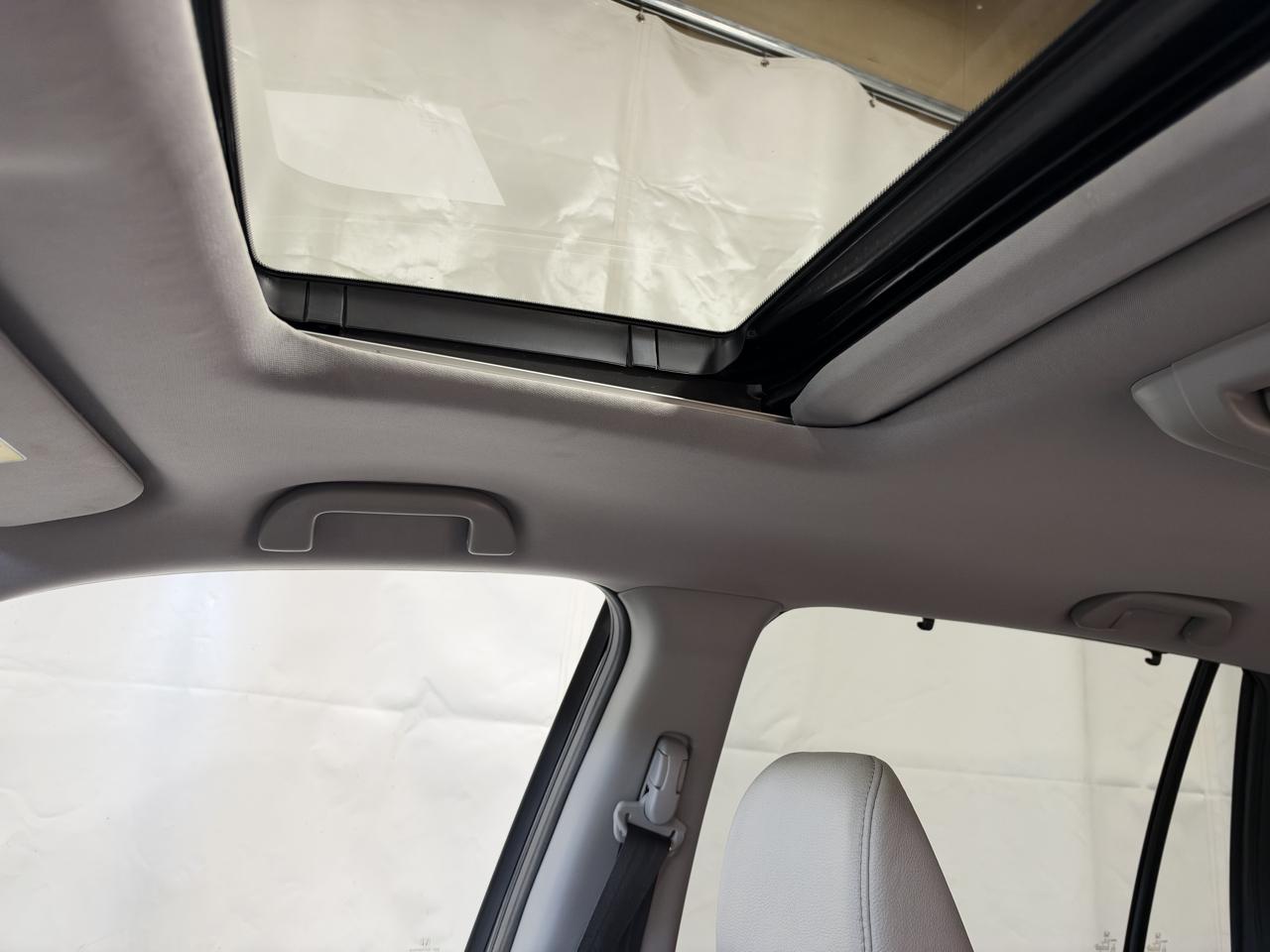 Honda Pilot 2WD 4dr Touring w/RES & Navi 2016