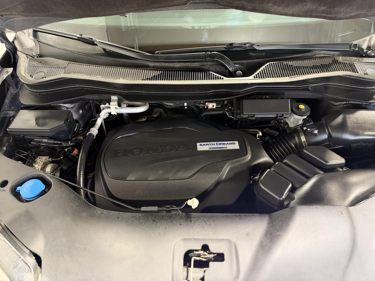 Honda Pilot 2WD 4dr Touring w/RES & Navi 2016