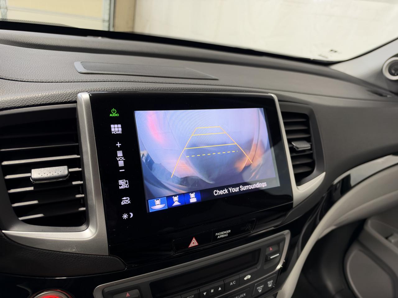 Honda Pilot 2WD 4dr Touring w/RES & Navi 2016