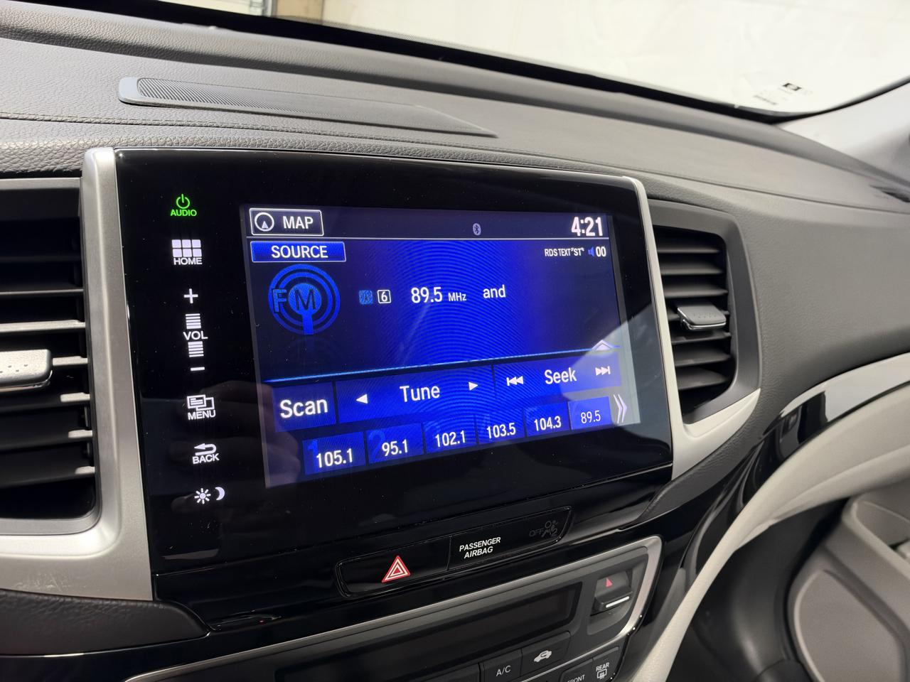 Honda Pilot 2WD 4dr Touring w/RES & Navi 2016