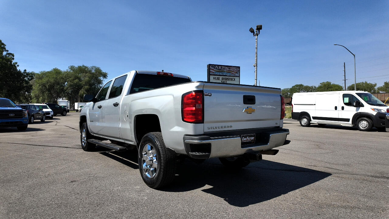 2015 Chevrolet Silverado 2500HD LT photo 3