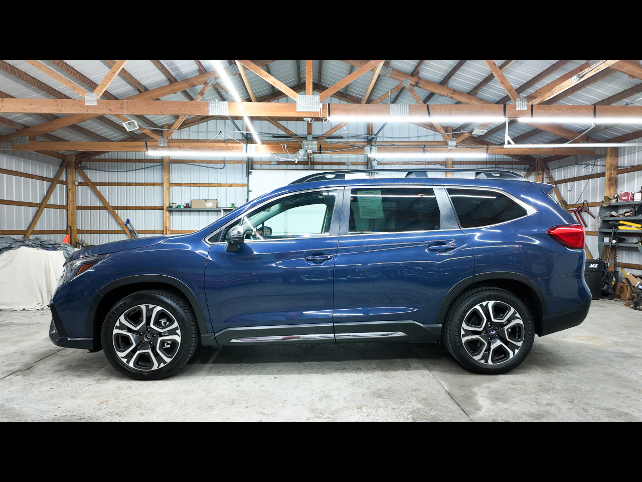 2023 Subaru Ascent Limited's photo