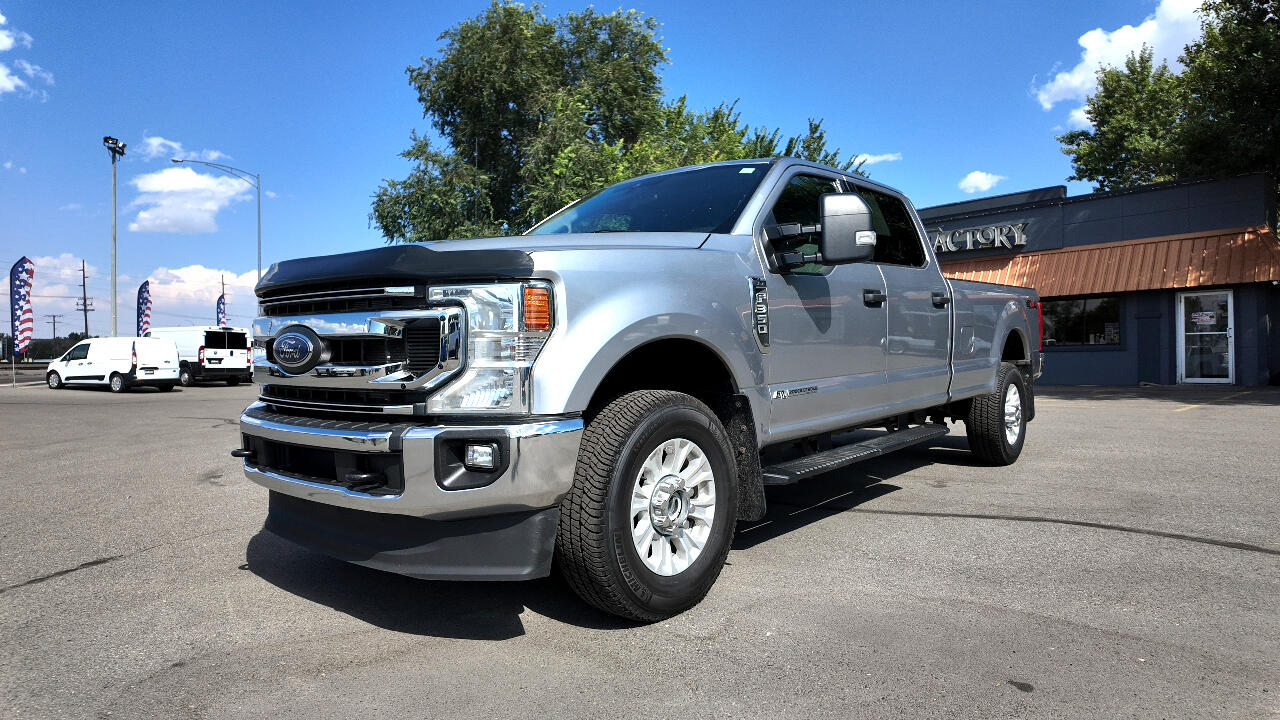 2022 Ford F-350 XLT photo 3