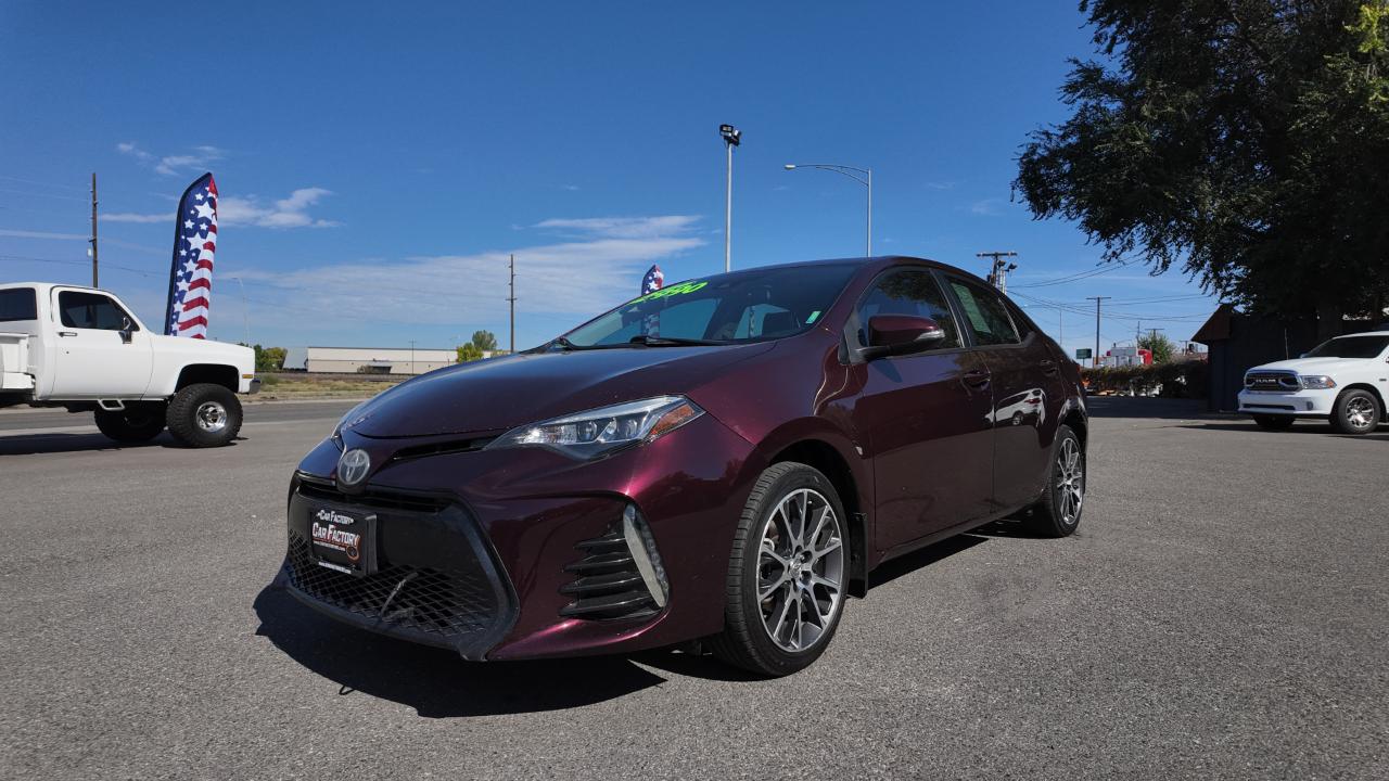 2017 Toyota Corolla SE photo 2