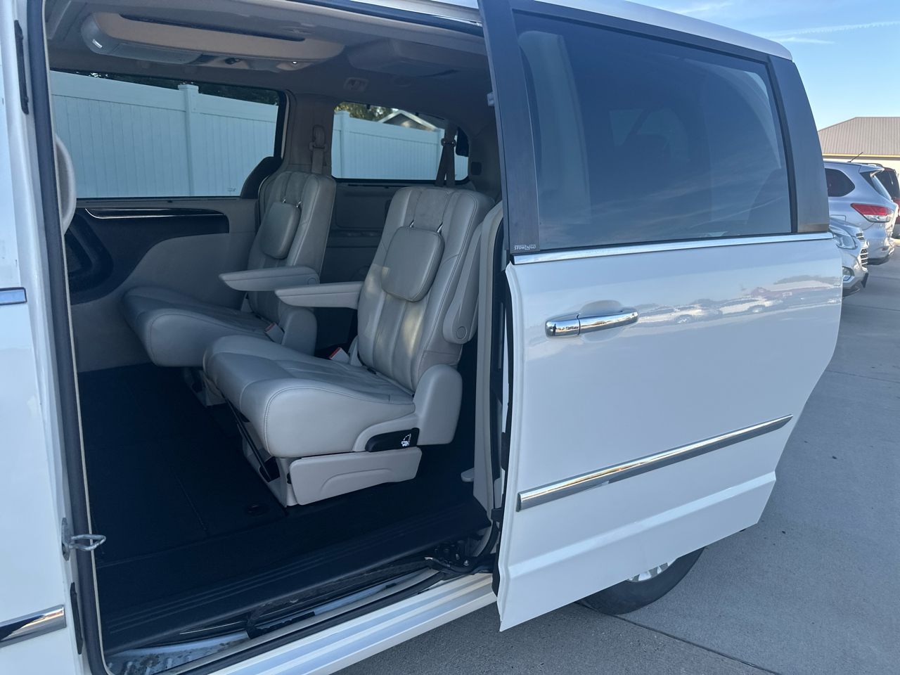 Chrysler Town & Country 4dr Wgn Limited 2012 Chrysler Town & Country 4dr Wgn Limited 2012