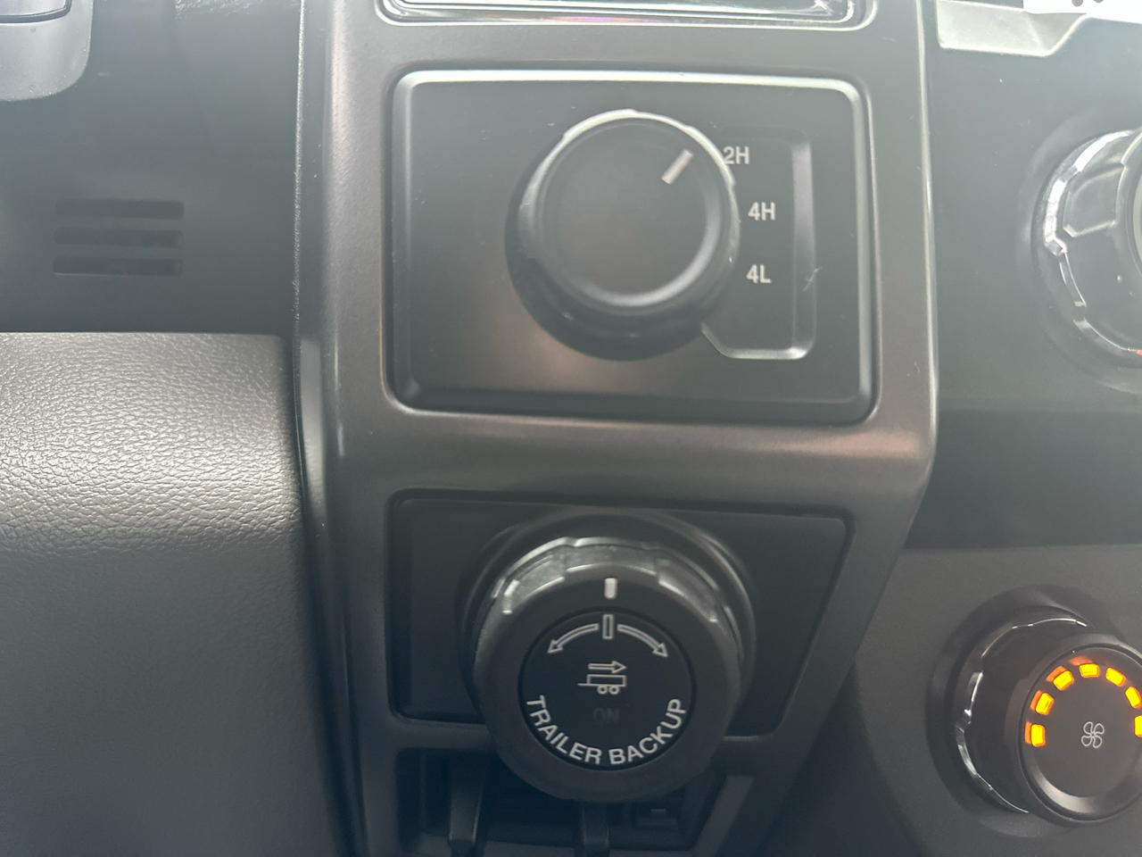 Ford F-150 4WD SuperCrew 145" XLT 2019 Ford F-150 4WD SuperCrew 145" XLT 2019