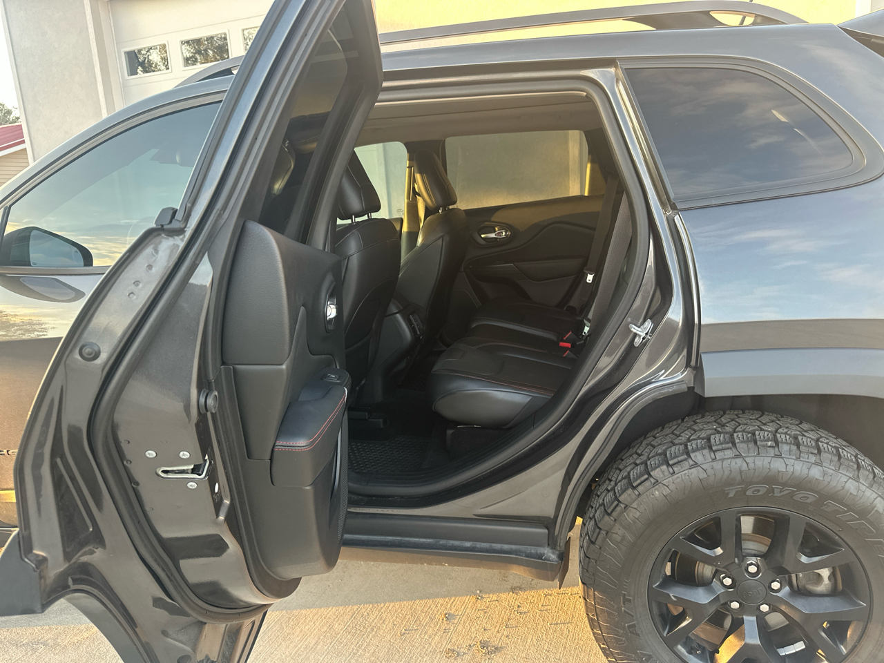 Jeep Cherokee 4WD 4dr Trailhawk 2016 Jeep Cherokee 4WD 4dr Trailhawk 2016