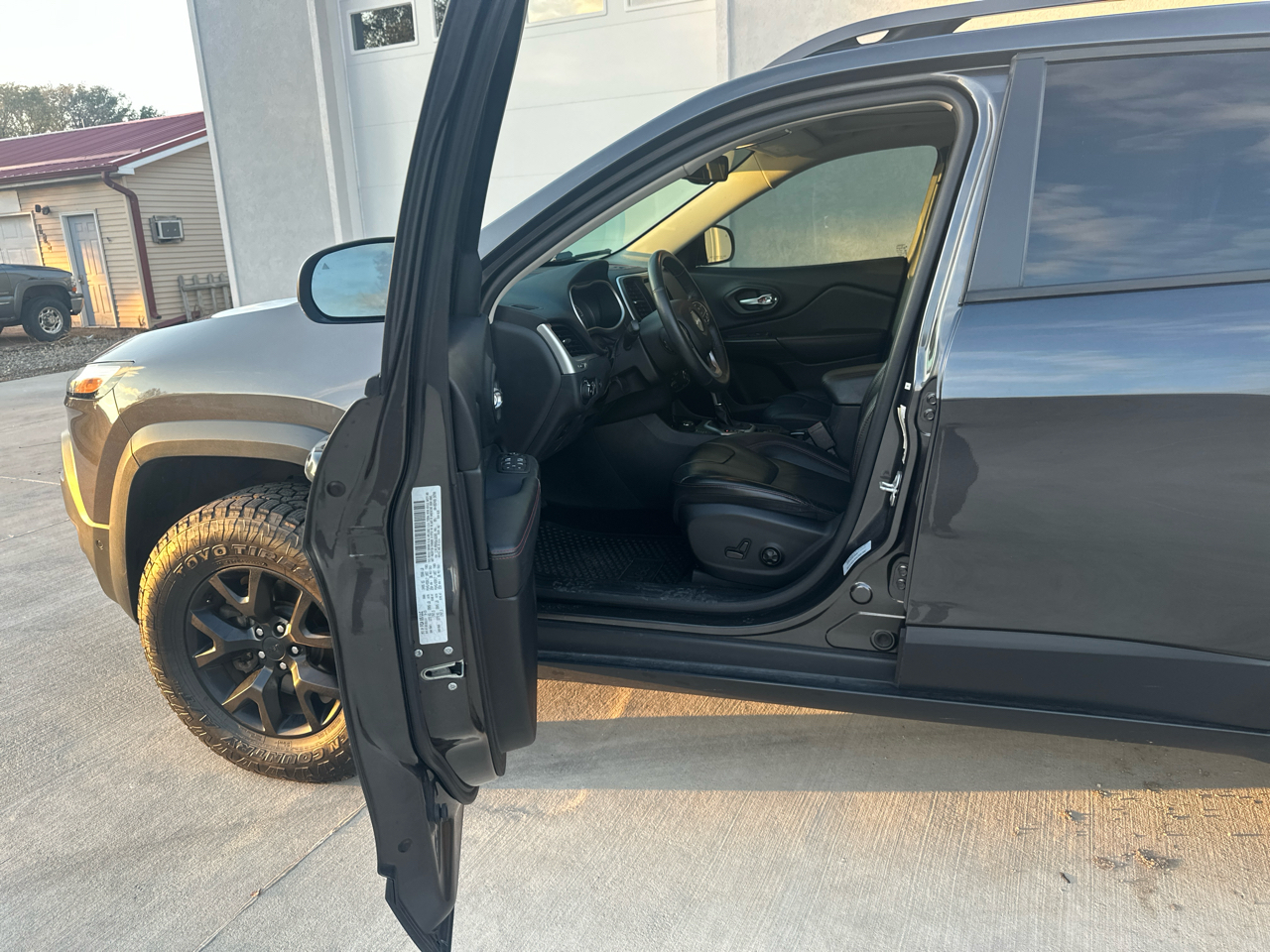 Jeep Cherokee 4WD 4dr Trailhawk 2016 Jeep Cherokee 4WD 4dr Trailhawk 2016