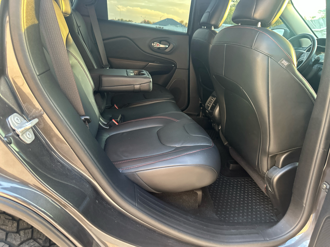 Jeep Cherokee 4WD 4dr Trailhawk 2016 Jeep Cherokee 4WD 4dr Trailhawk 2016