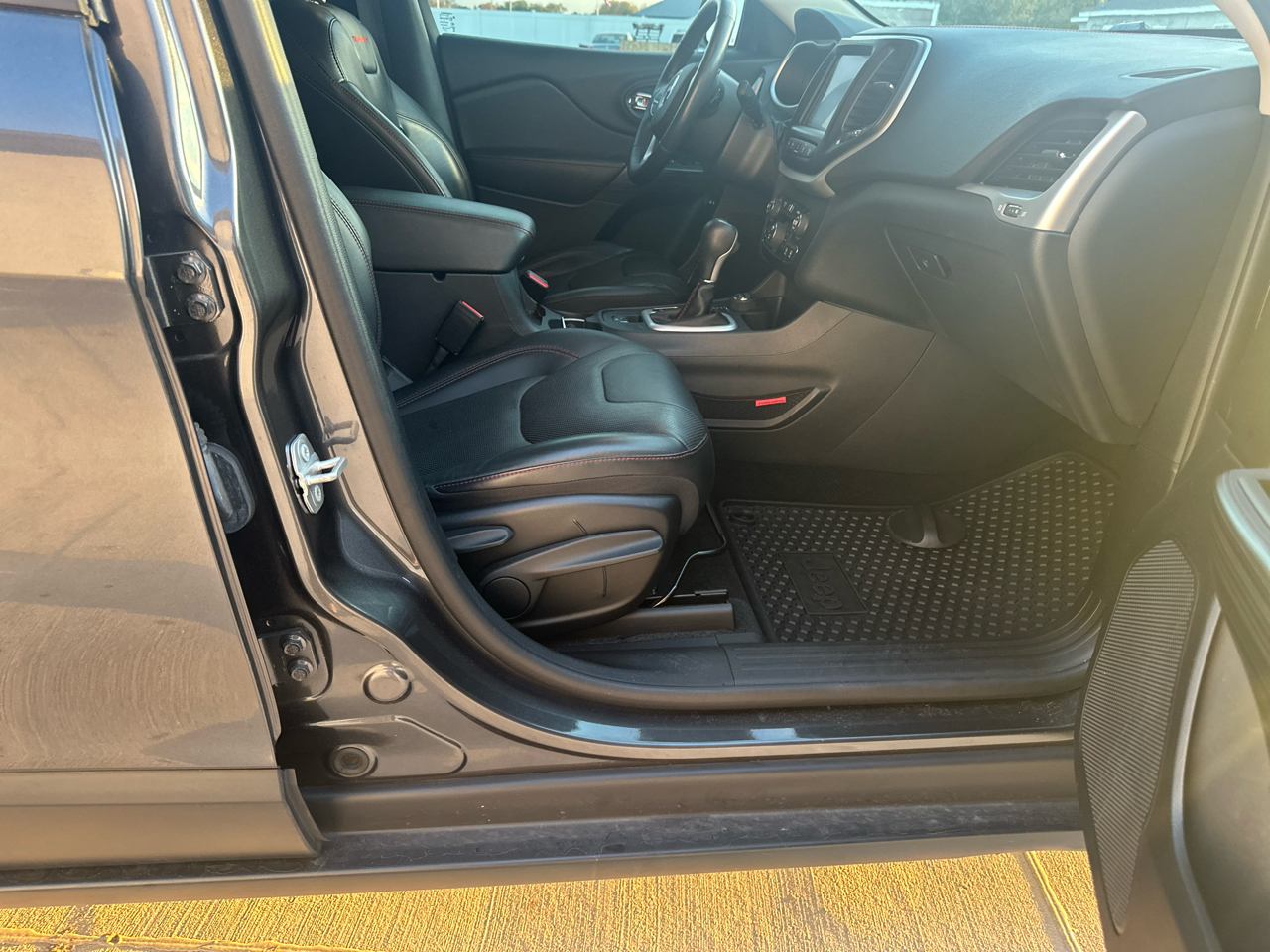 Jeep Cherokee 4WD 4dr Trailhawk 2016 Jeep Cherokee 4WD 4dr Trailhawk 2016