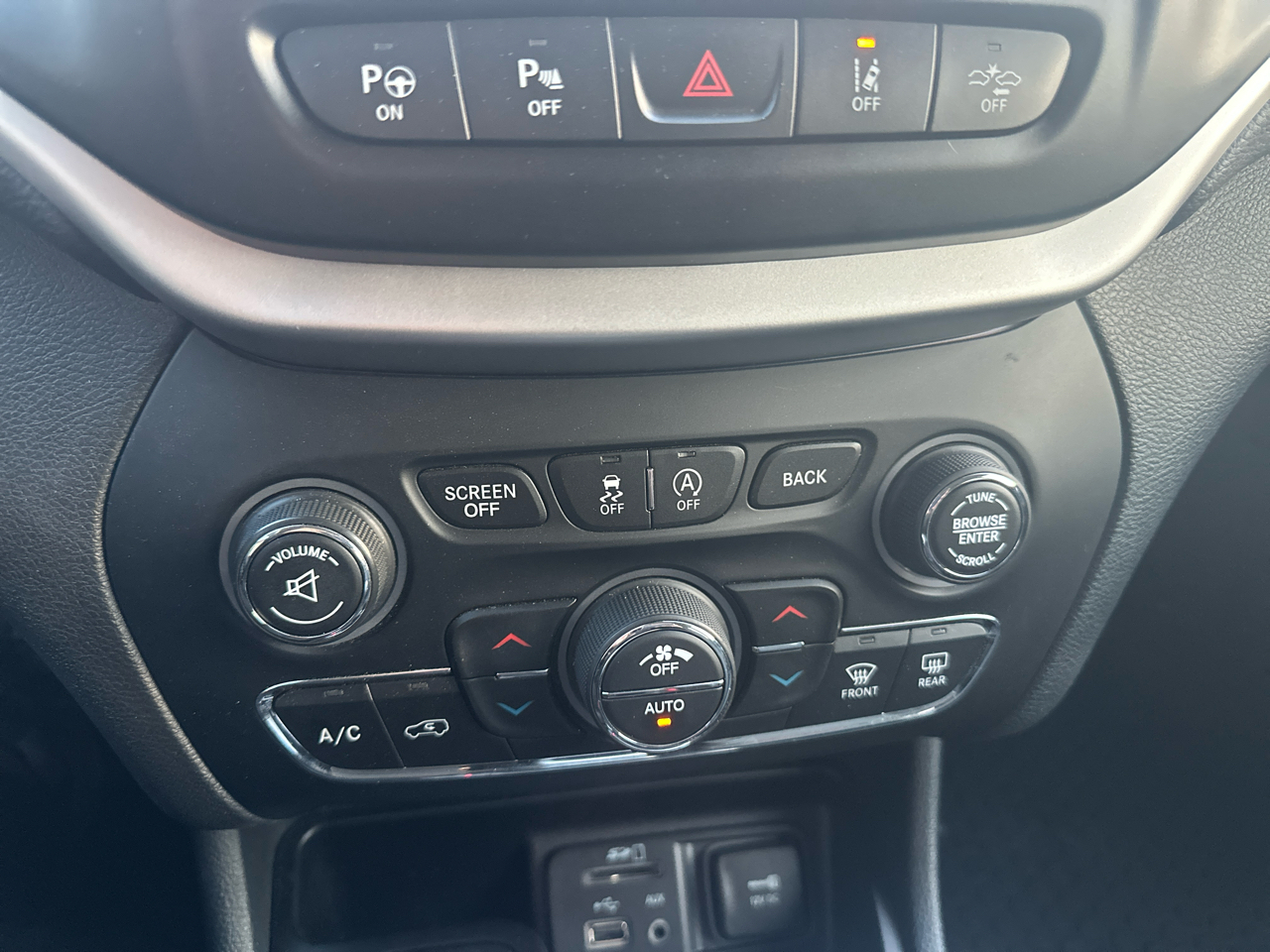 Jeep Cherokee 4WD 4dr Trailhawk 2016 Jeep Cherokee 4WD 4dr Trailhawk 2016