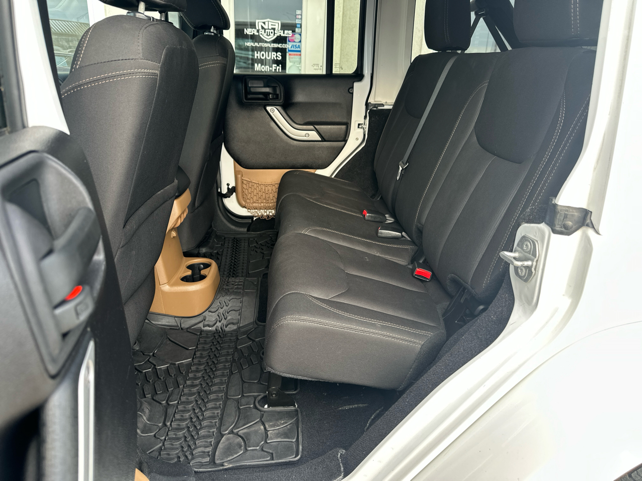 Jeep Wrangler Unlimited 4WD 4dr Sahara 2015