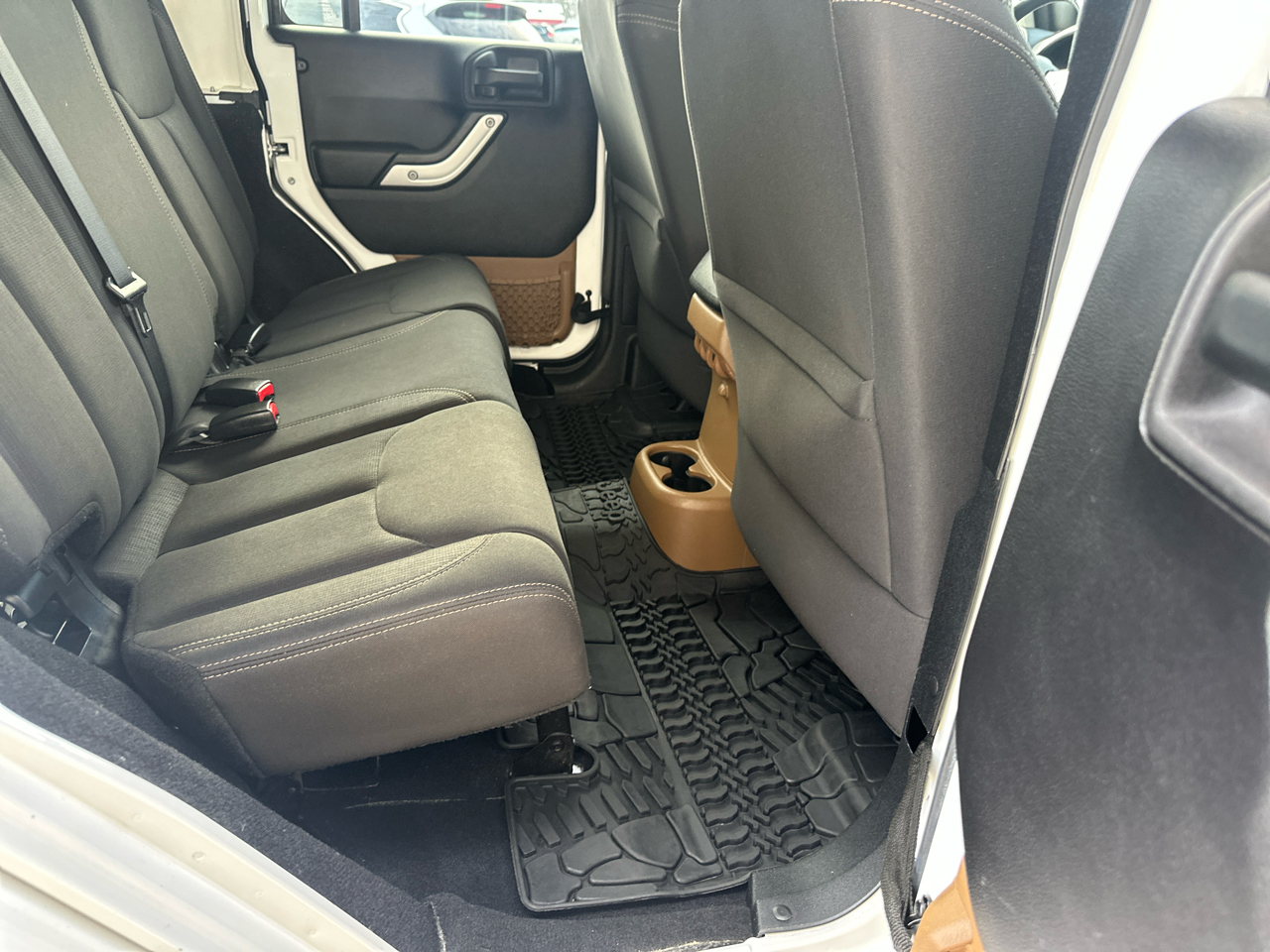 Jeep Wrangler Unlimited 4WD 4dr Sahara 2015