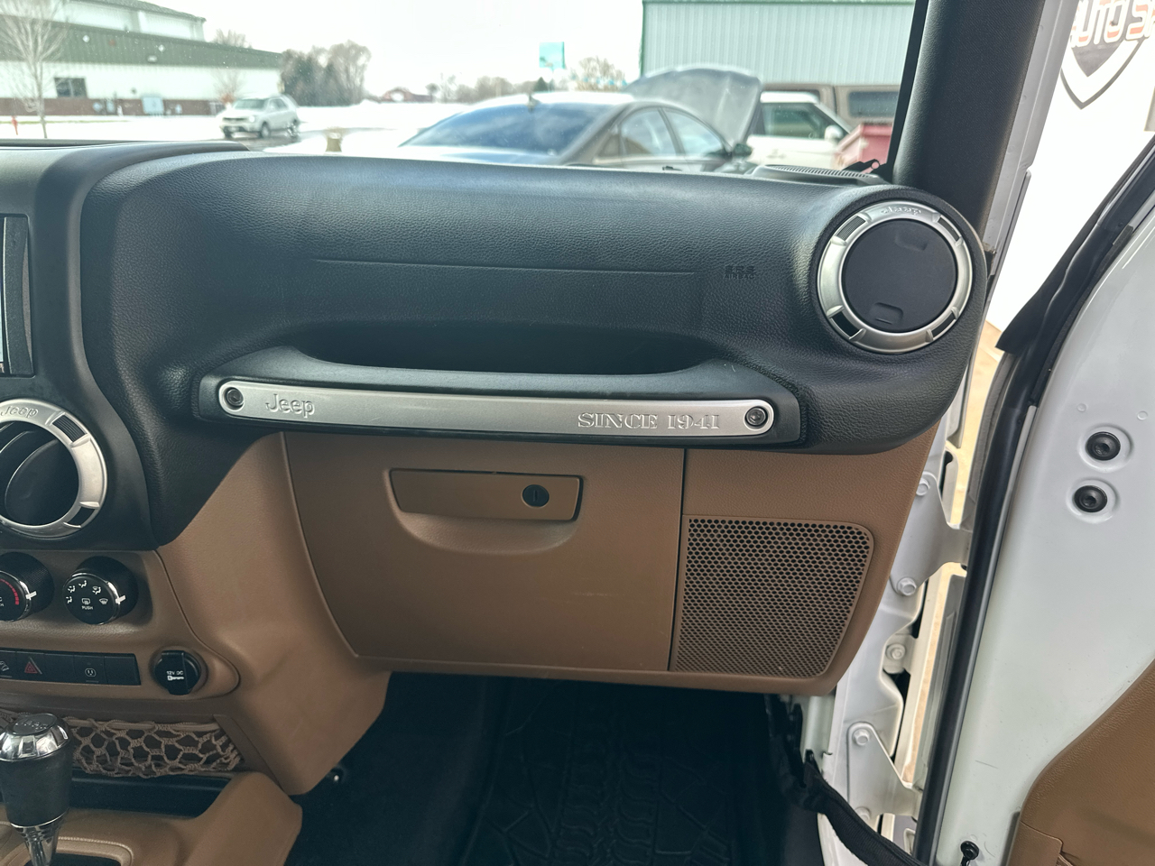 Jeep Wrangler Unlimited 4WD 4dr Sahara 2015