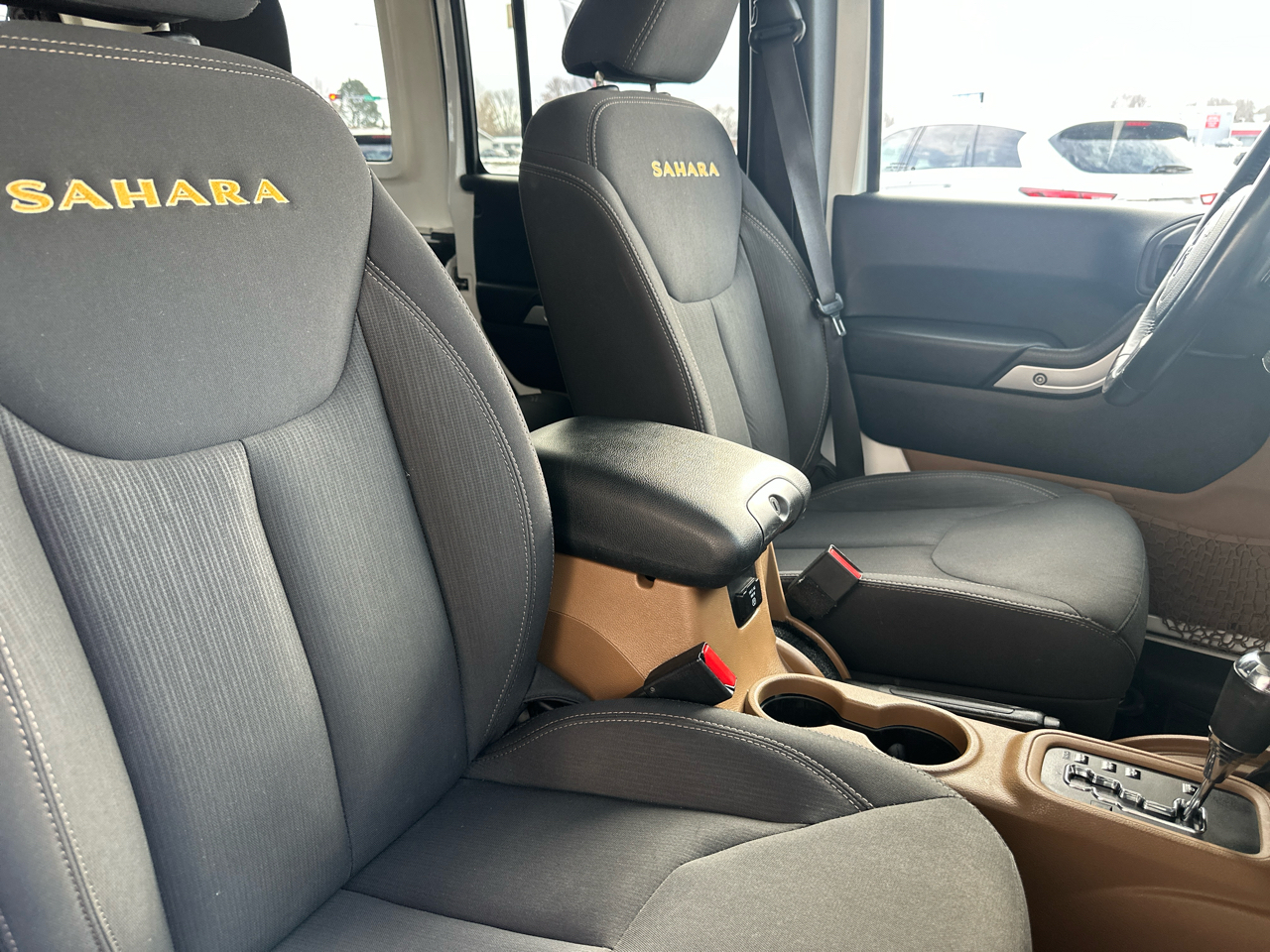 Jeep Wrangler Unlimited 4WD 4dr Sahara 2015