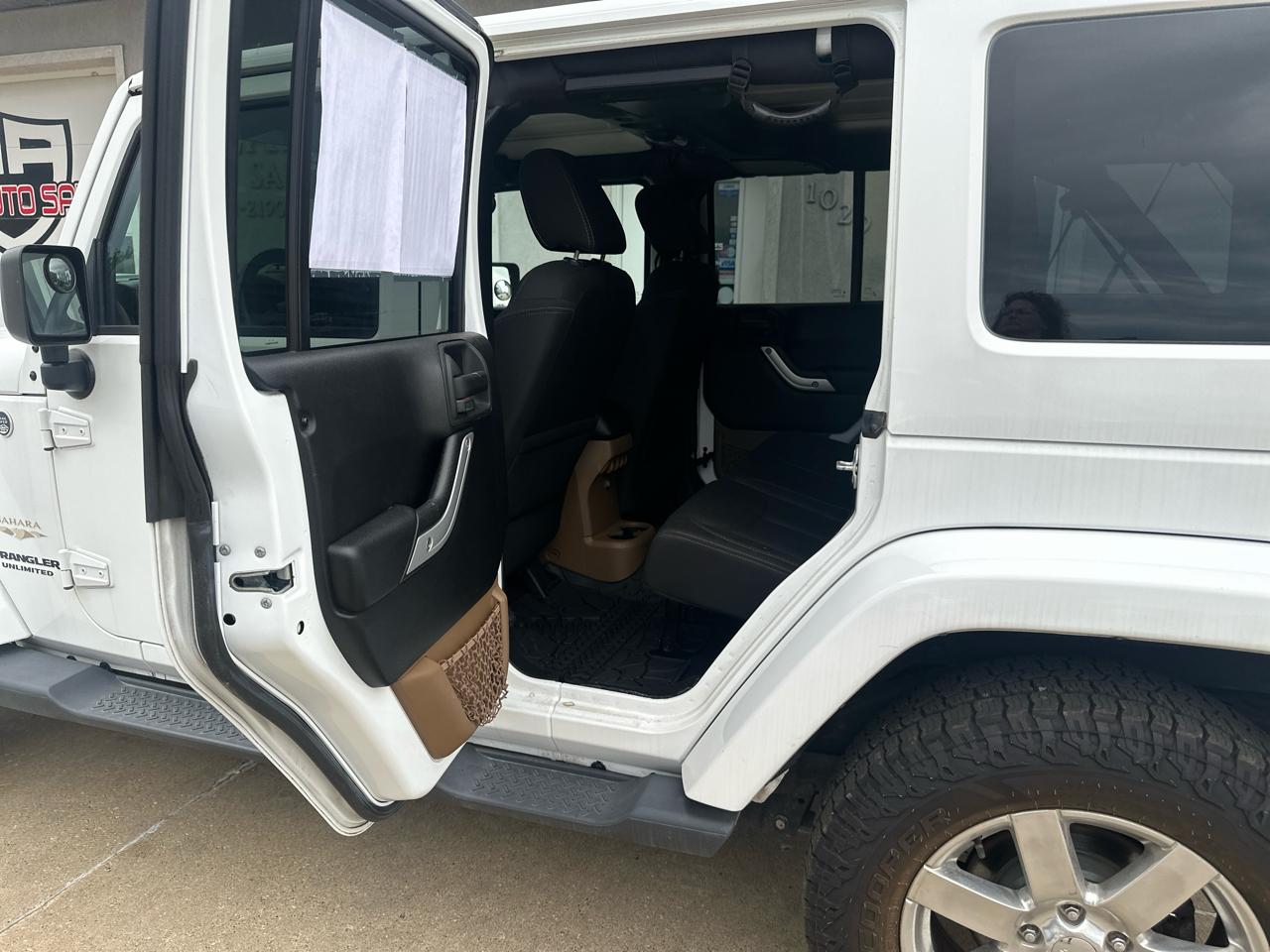Jeep Wrangler Unlimited 4WD 4dr Sahara 2015