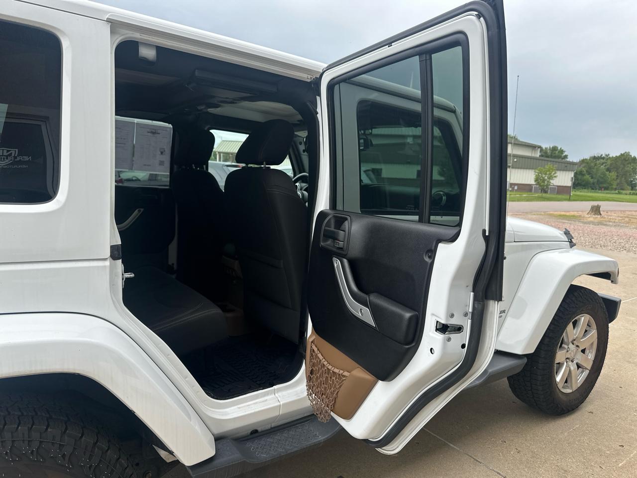 Jeep Wrangler Unlimited 4WD 4dr Sahara 2015