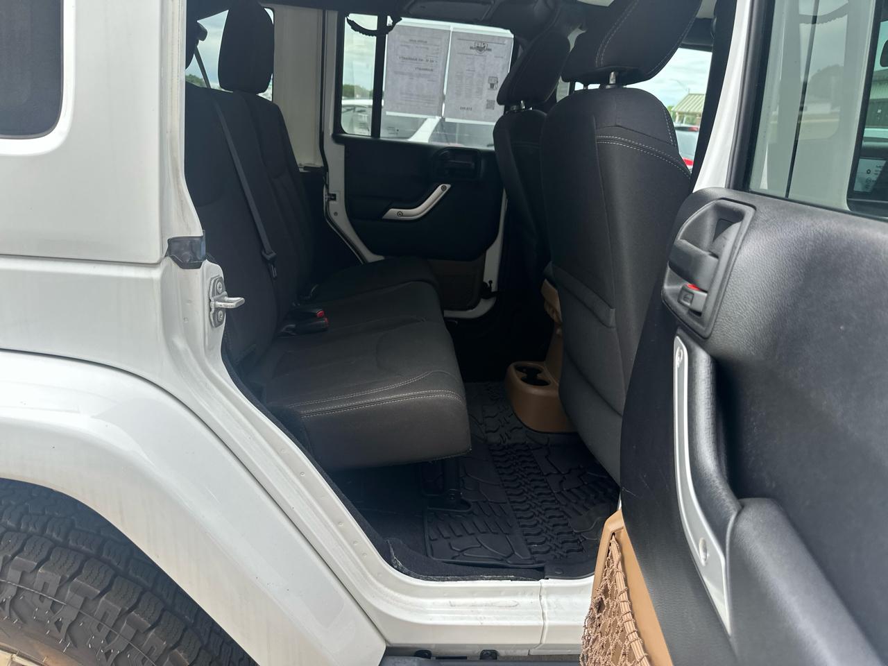 Jeep Wrangler Unlimited 4WD 4dr Sahara 2015