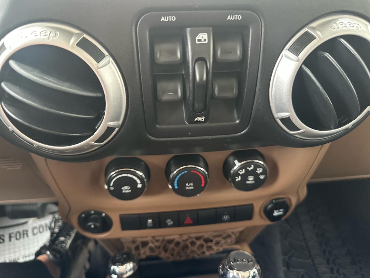 Jeep Wrangler Unlimited 4WD 4dr Sahara 2015