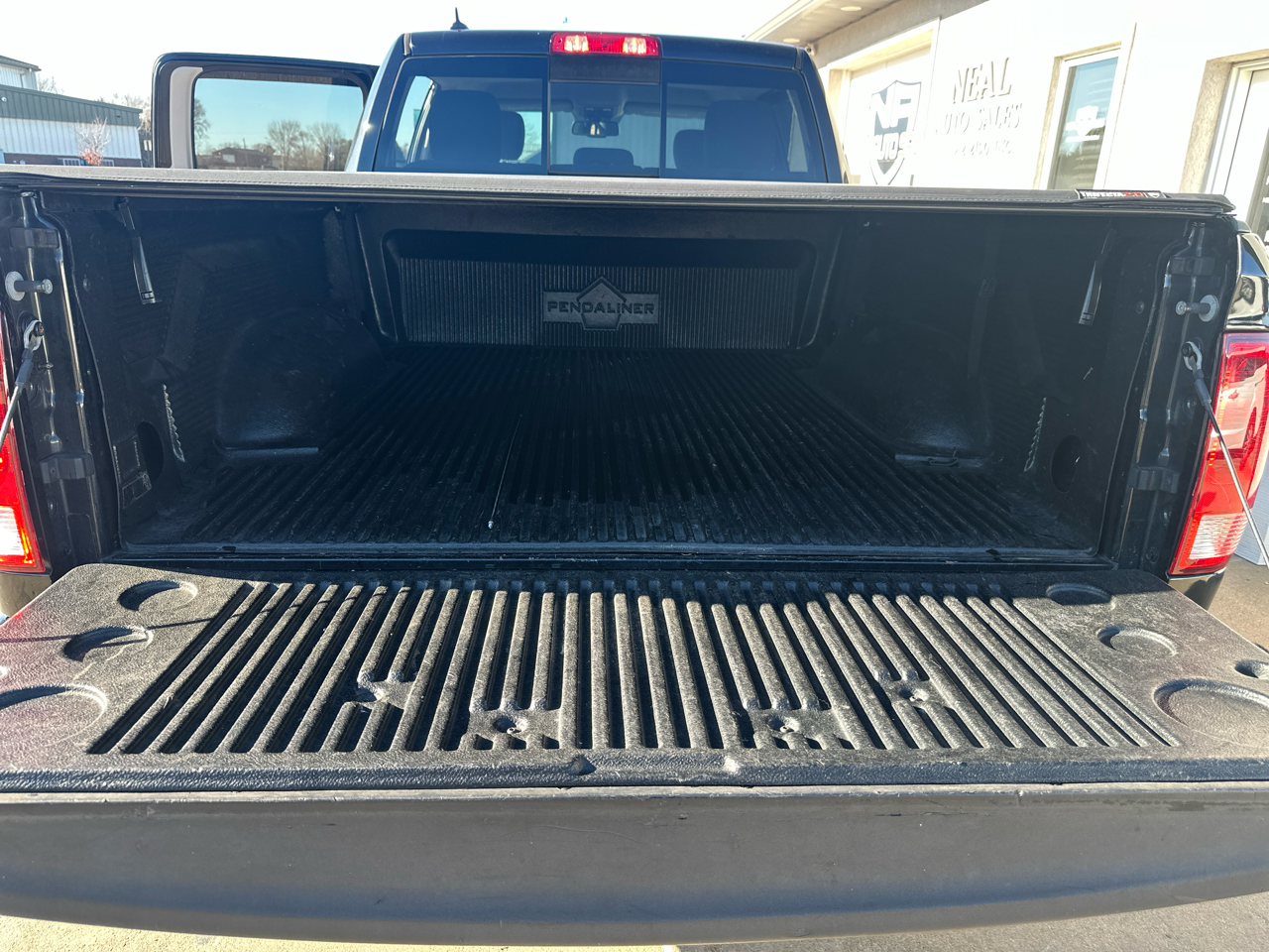 RAM 1500 Big Horn 4x4 Crew Cab 6'4" Box 2018