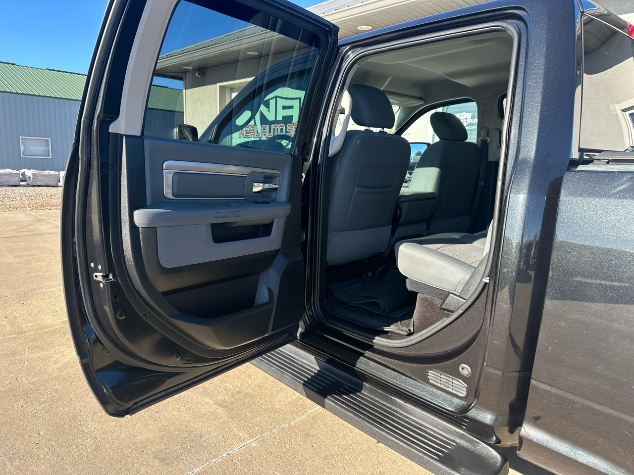 RAM 1500 Big Horn 4x4 Crew Cab 6'4" Box 2018