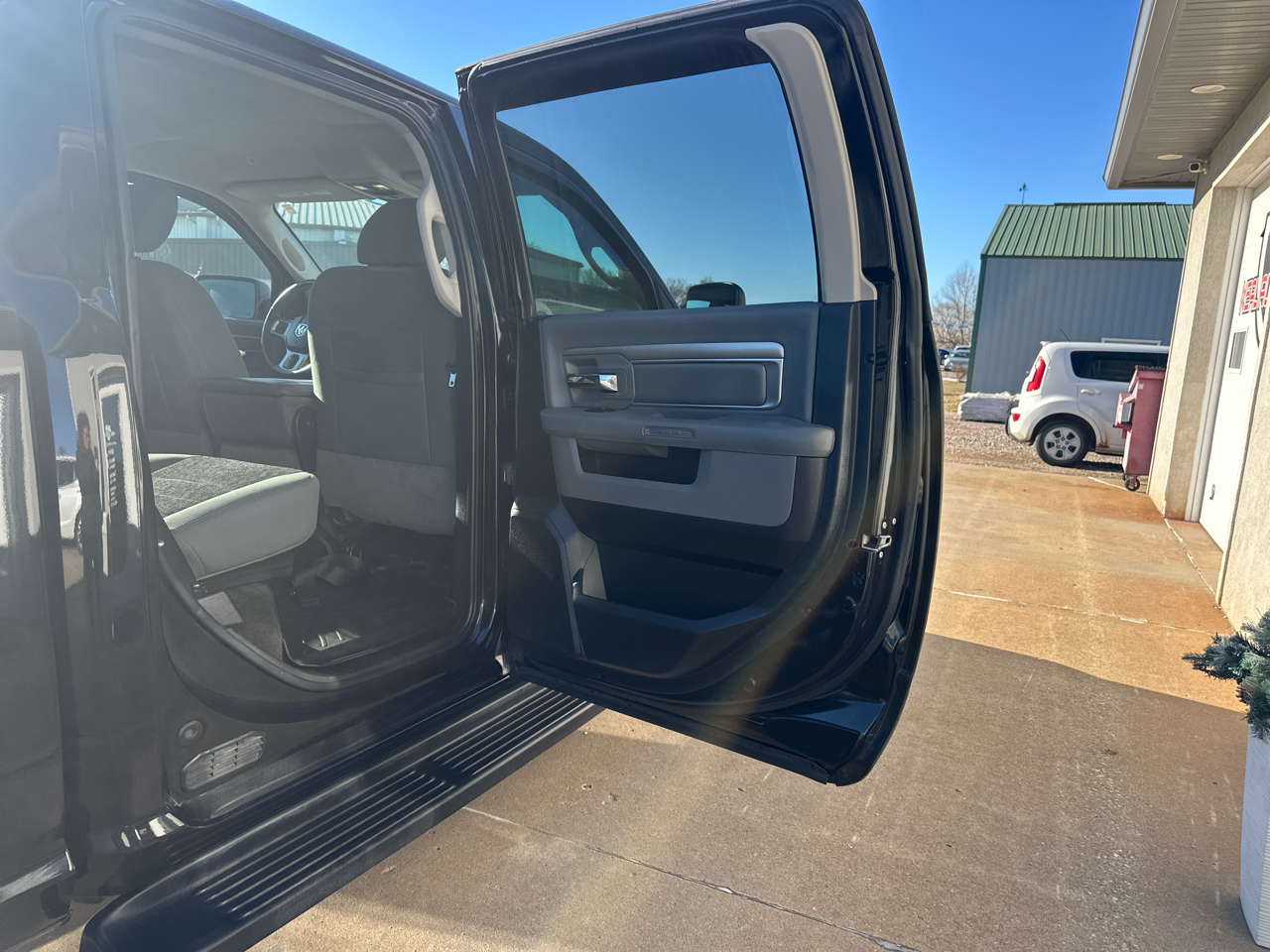 RAM 1500 Big Horn 4x4 Crew Cab 6'4" Box 2018