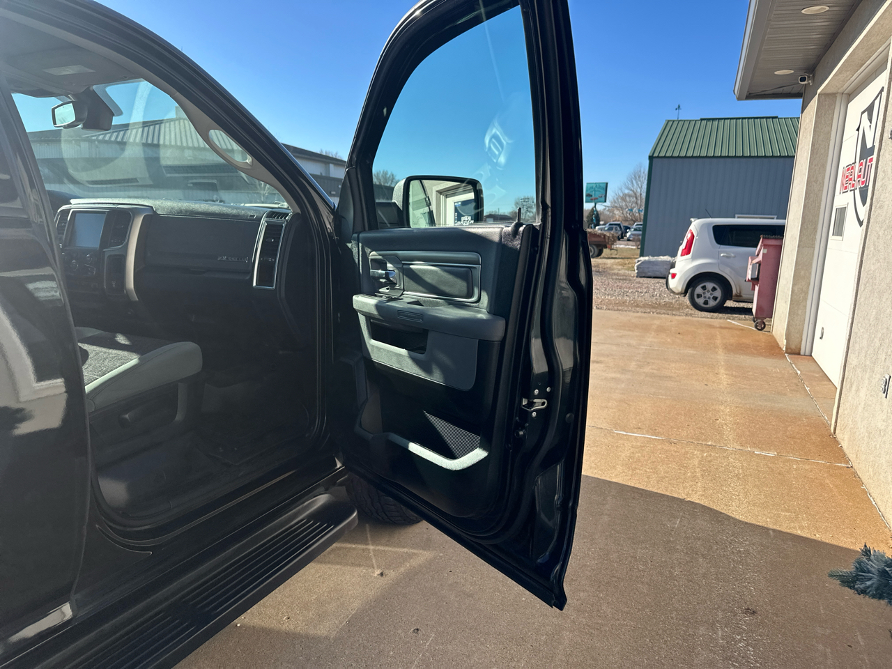 RAM 1500 Big Horn 4x4 Crew Cab 6'4" Box 2018