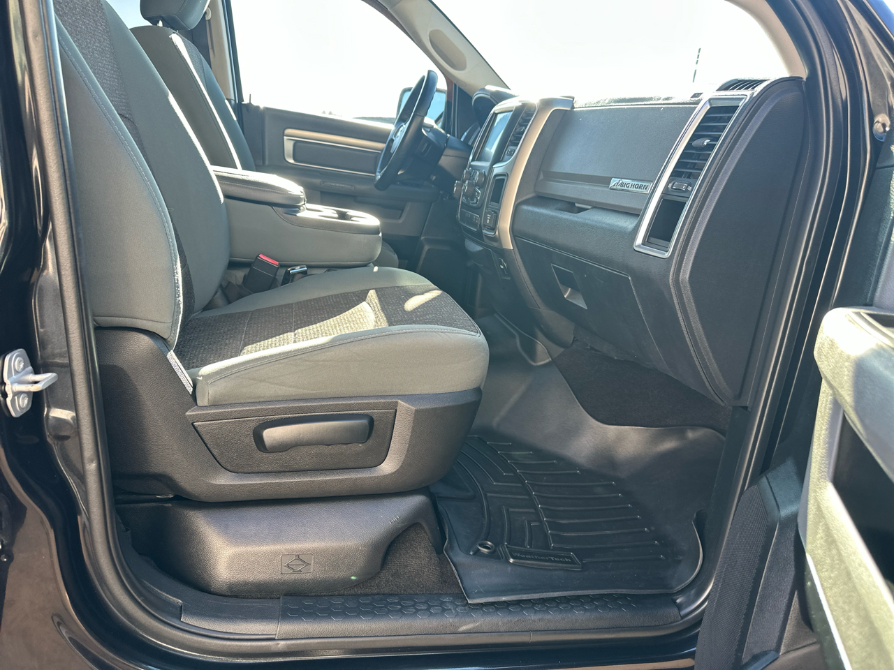 RAM 1500 Big Horn 4x4 Crew Cab 6'4" Box 2018