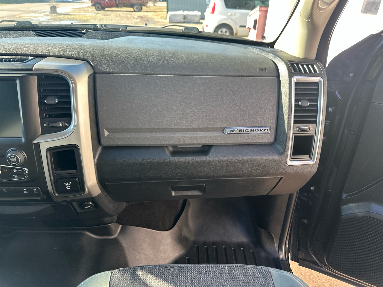 RAM 1500 Big Horn 4x4 Crew Cab 6'4" Box 2018