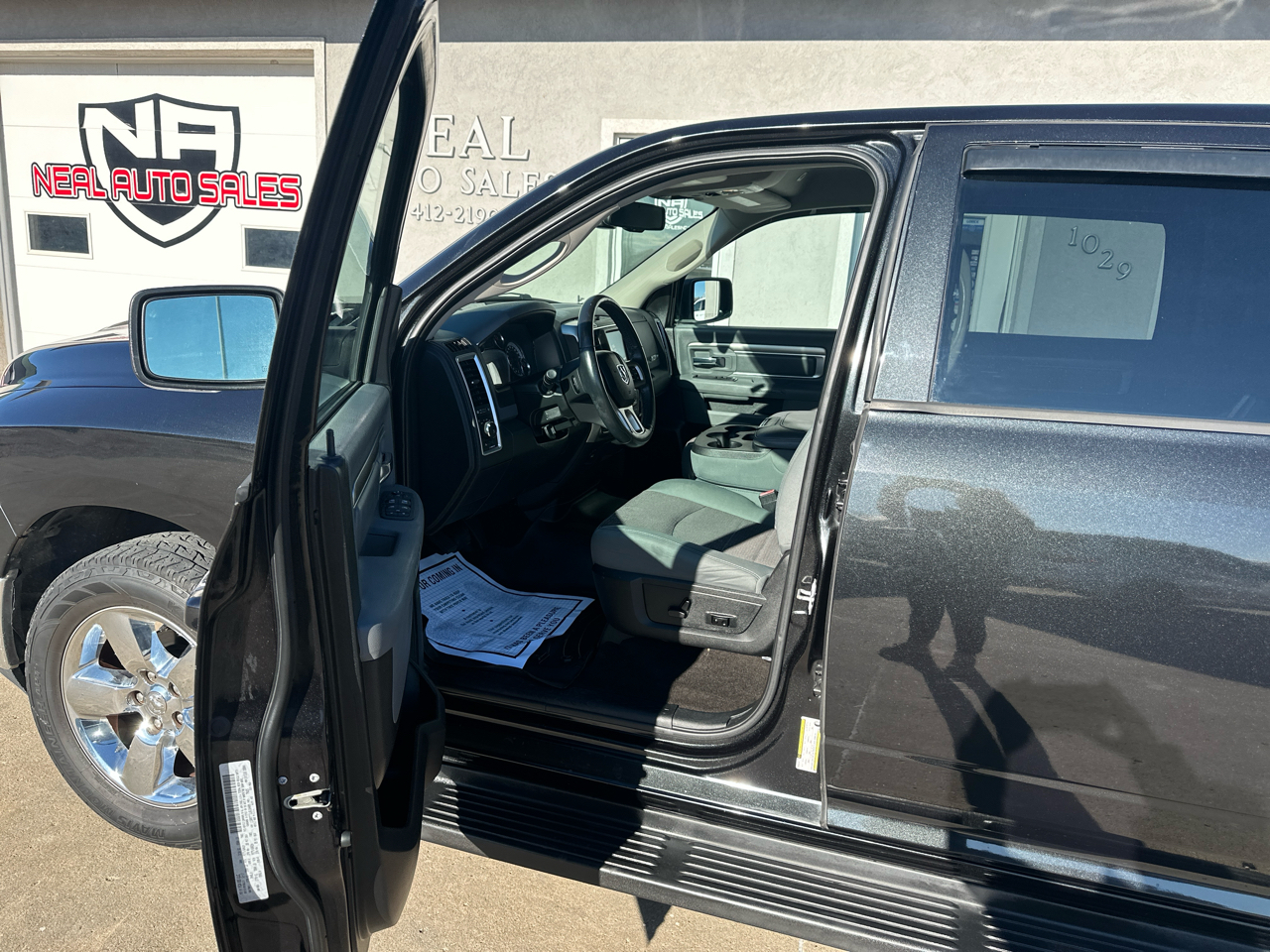 RAM 1500 Big Horn 4x4 Crew Cab 6'4" Box 2018