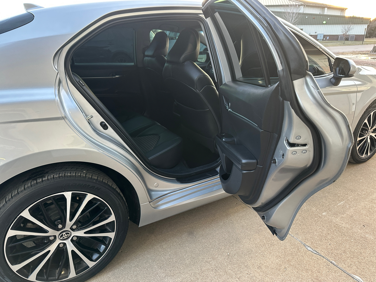 Toyota Camry SE Auto (Natl) 2020