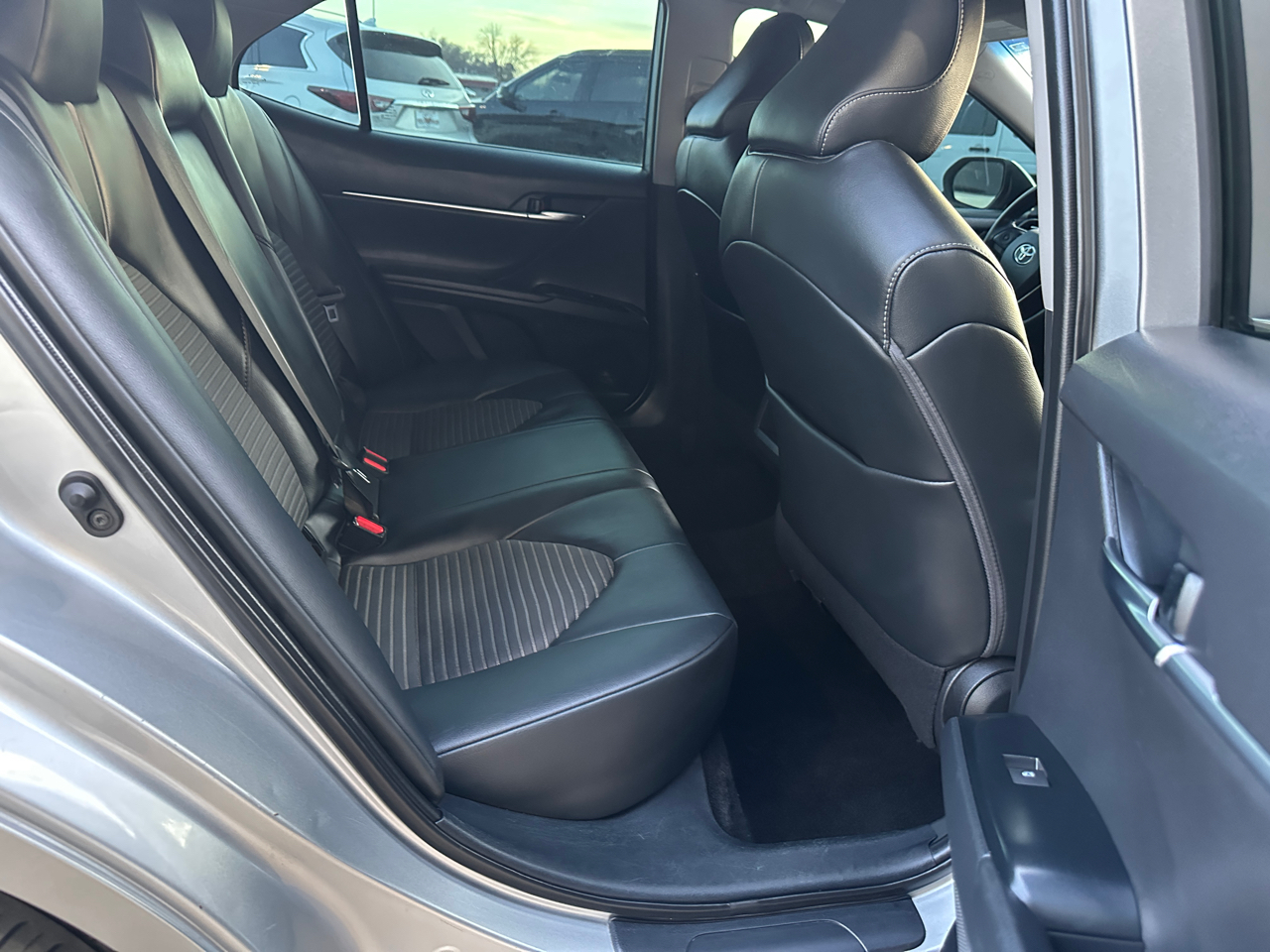 Toyota Camry SE Auto (Natl) 2020