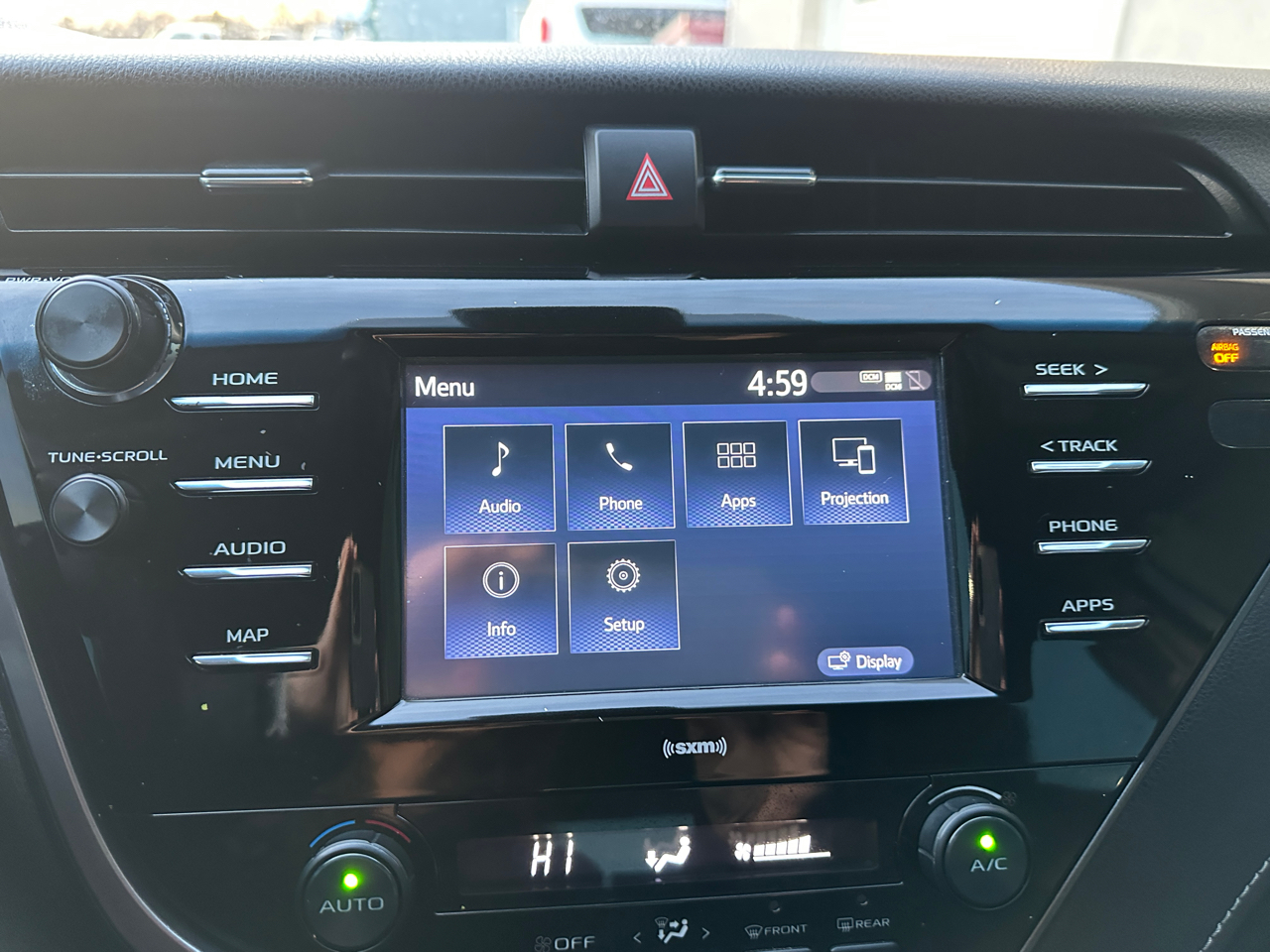 Toyota Camry SE Auto (Natl) 2020