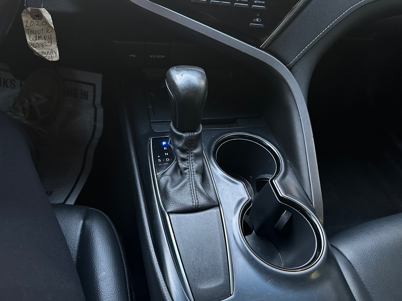 Toyota Camry SE Auto (Natl) 2020