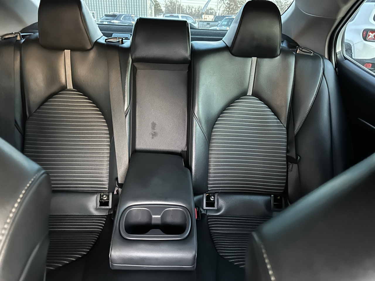 Toyota Camry SE Auto (Natl) 2020